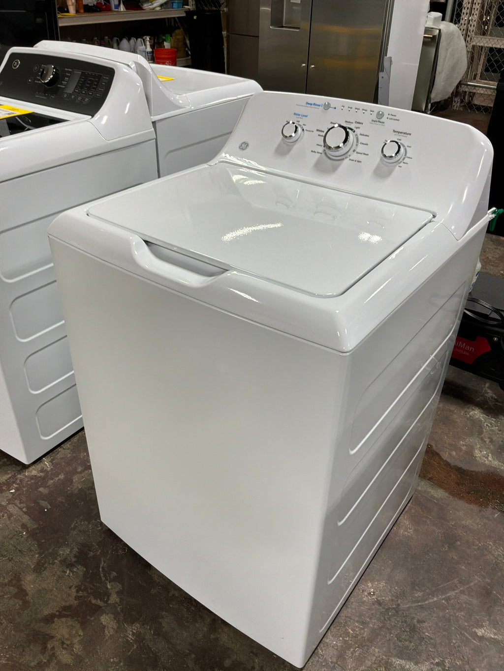 GE GE® 4.0 cu. ft. Capacity Washer with Stainless Steel Basket and Water Level Control