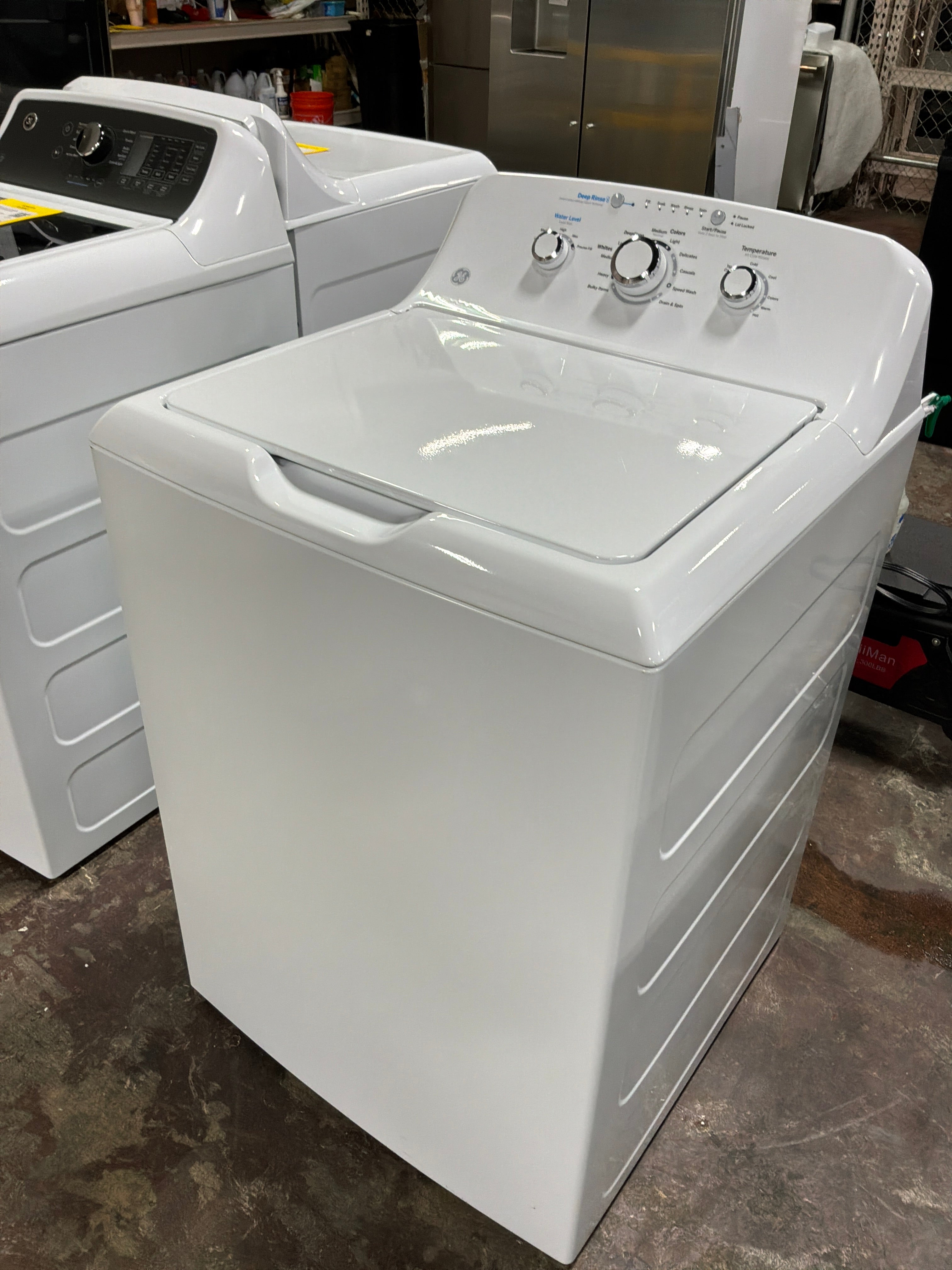 GE GE® 4.0 cu. ft. Capacity Washer with Stainless Steel Basket and Water Level Control