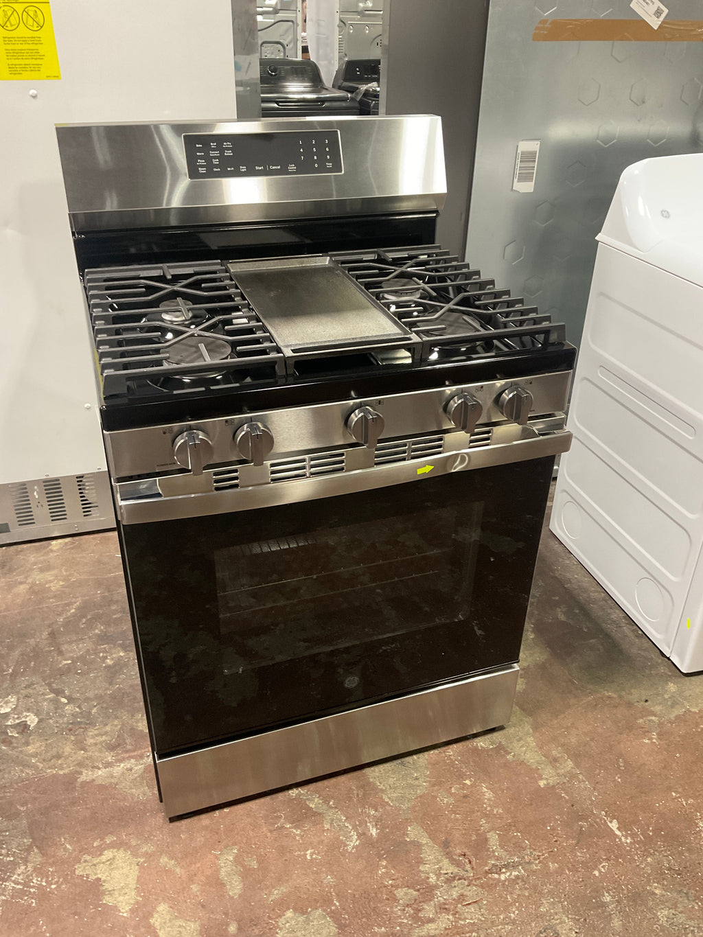 GE® 30" Free-Standing Gas Convection Range with No Preheat Air Fry and EasyWash™ Oven Tray