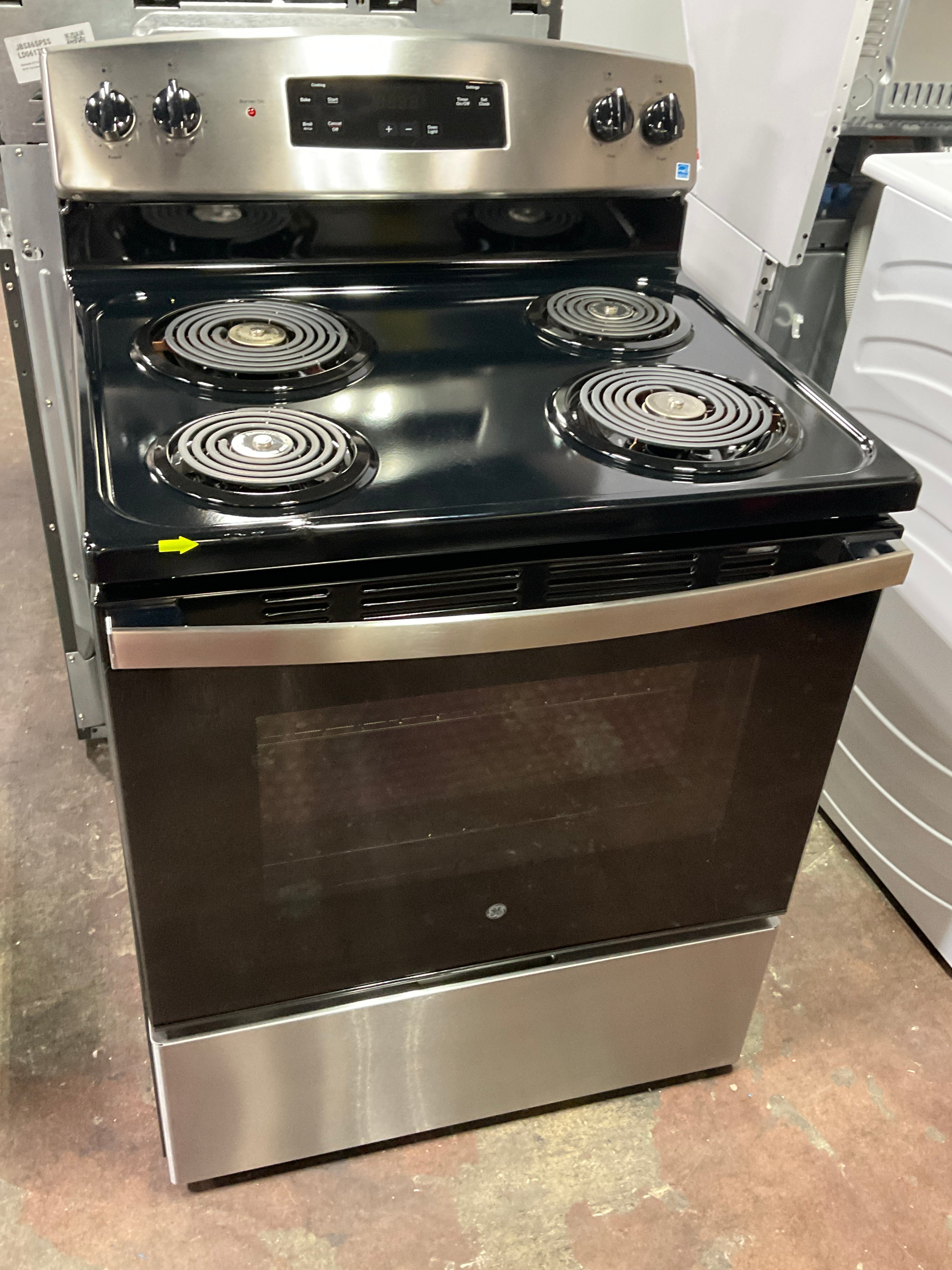 GE GE® ENERGY STAR® 30" Free-Standing Electric Range