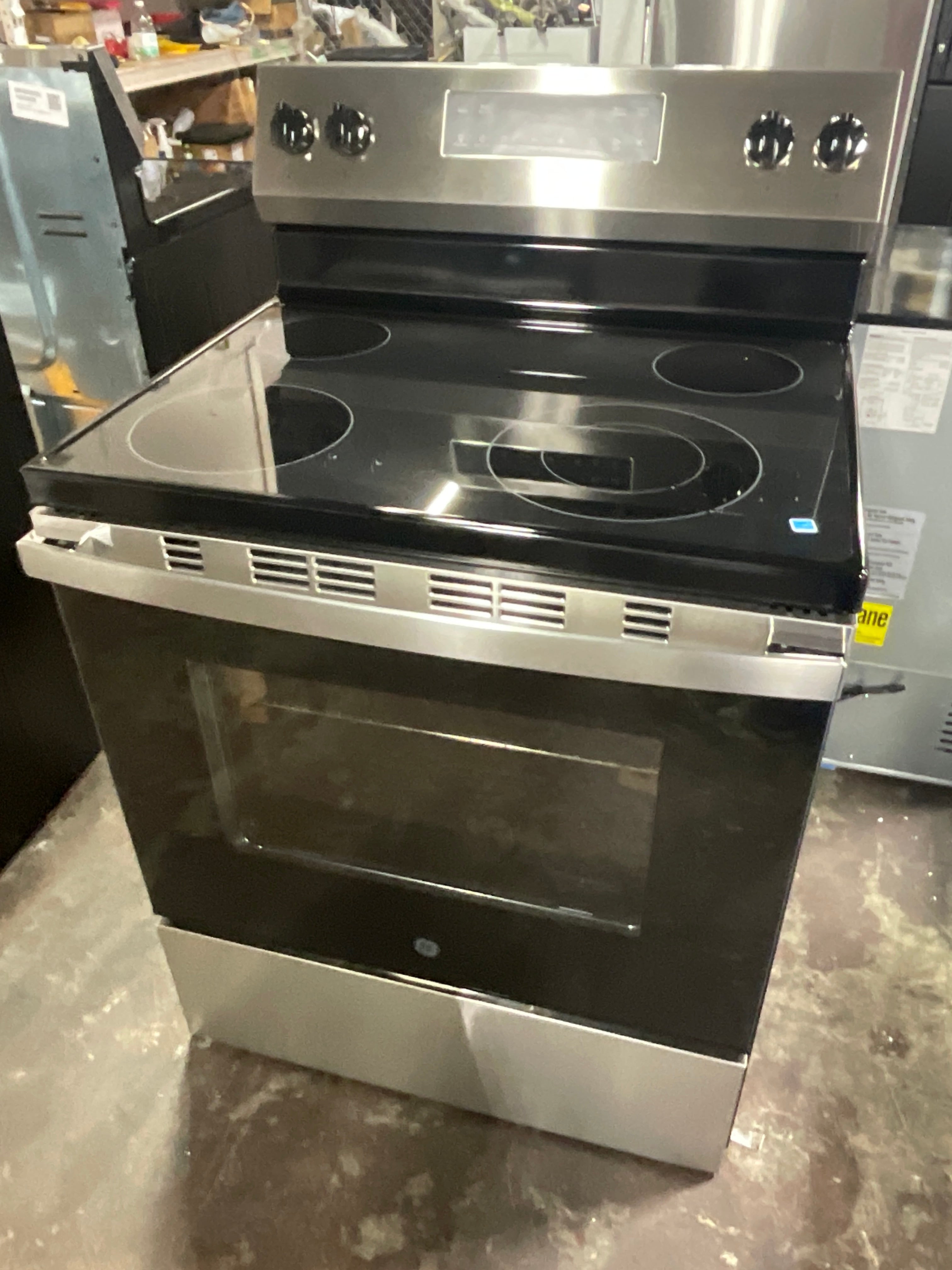 GE GE® ENERGY STAR® 30" Free-Standing Electric Range