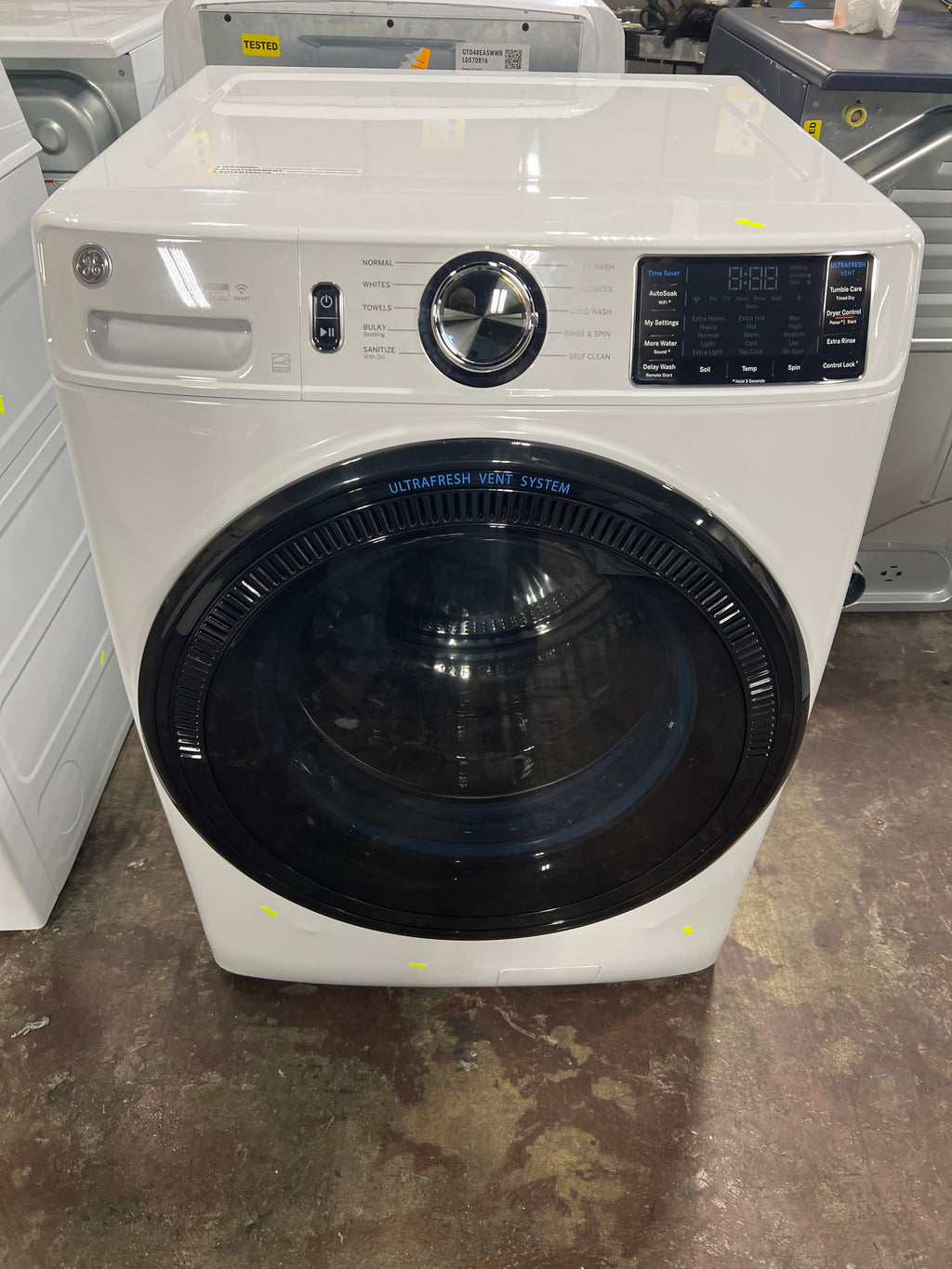 GE GE® 4.6 cu. ft. Capacity Smart Front Load ENERGY STAR® Washer with UltraFresh Vent System with OdorBlock™ and Sanitize w/Oxi