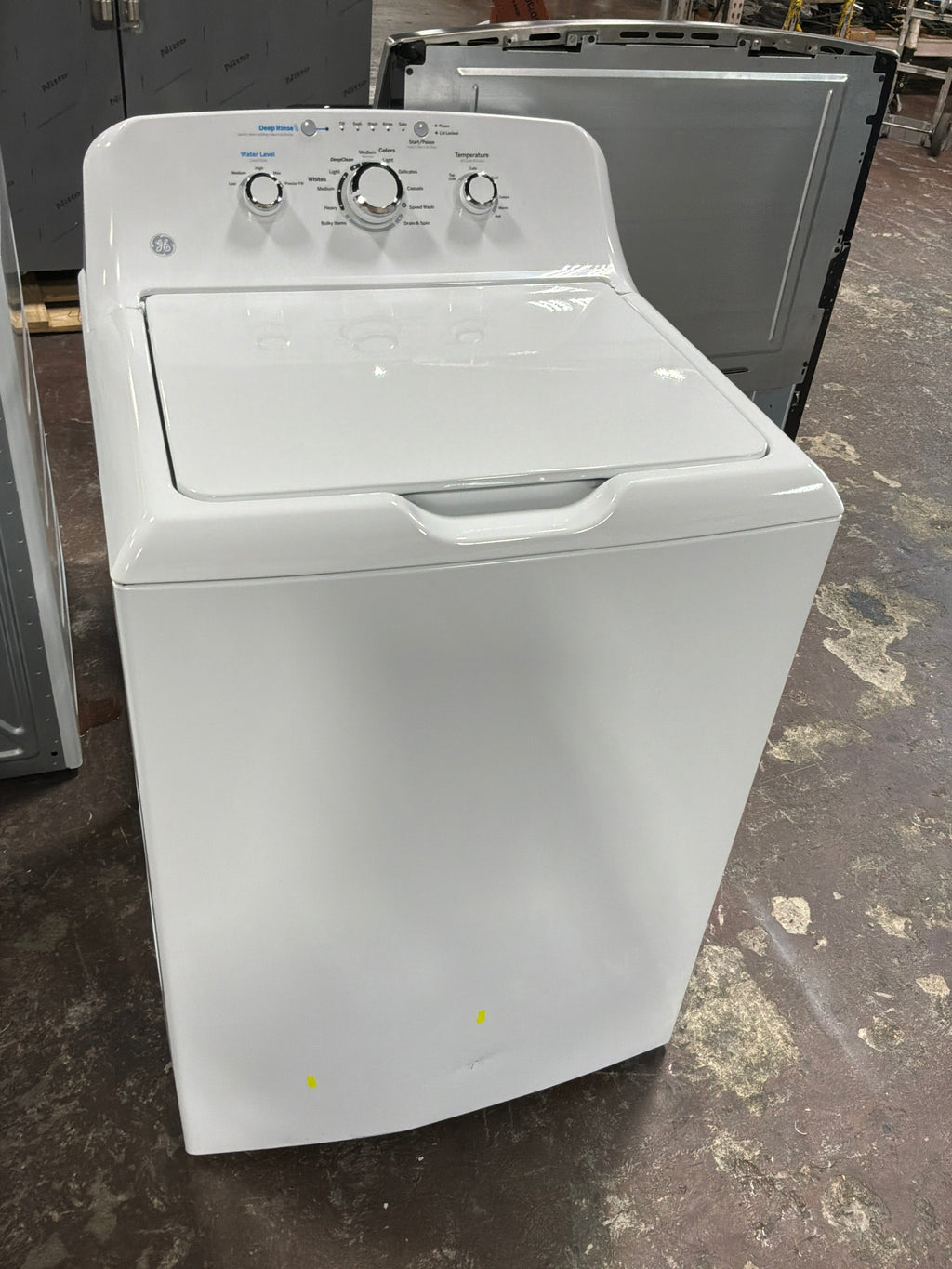 GE GE® 4.0 cu. ft. Capacity Washer with Stainless Steel Basket and Water Level Control