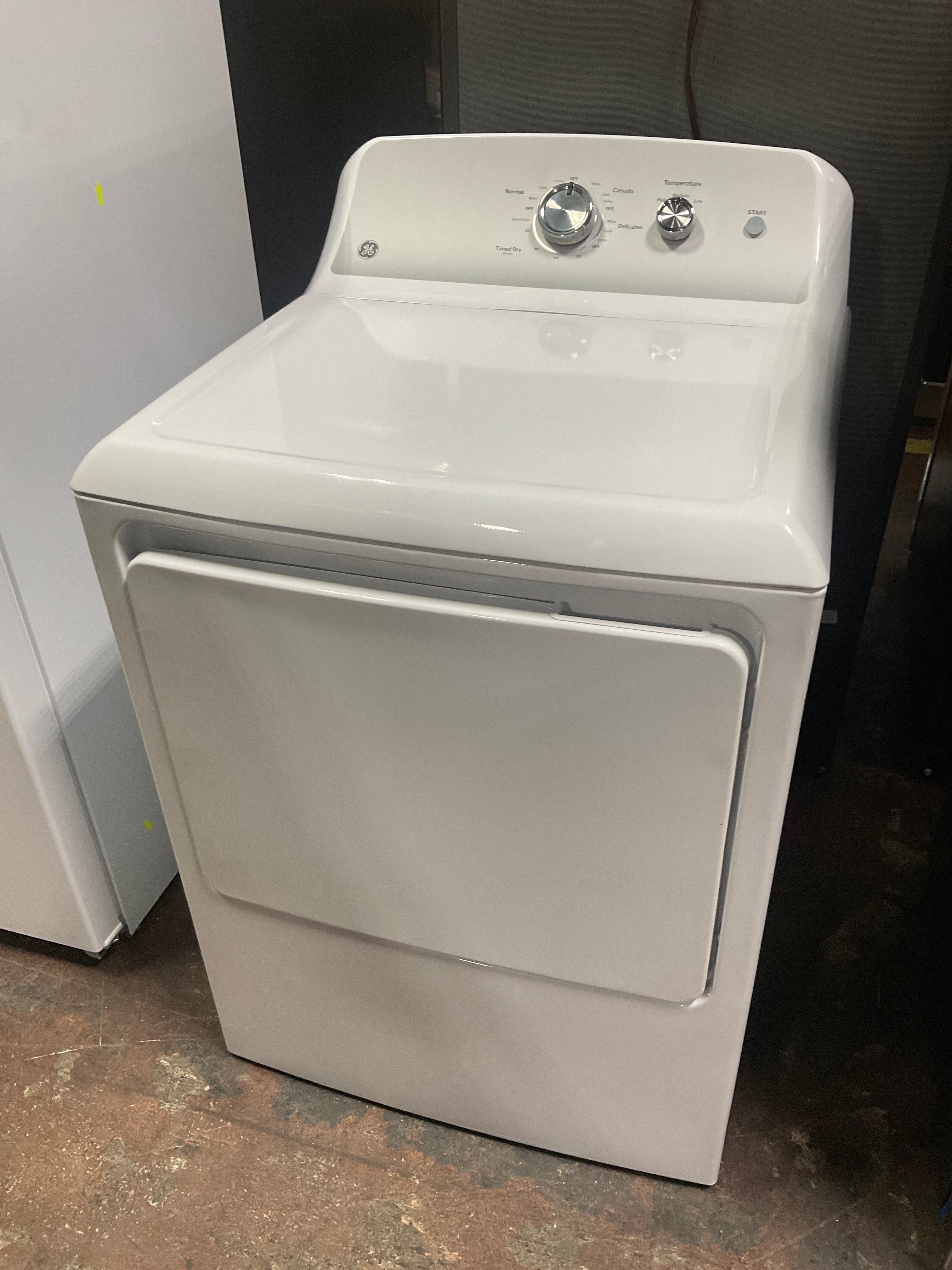 GE GE® 7.2 cu. ft. Capacity Gas Dryer with Up To 120 ft. Venting and Reversible Door