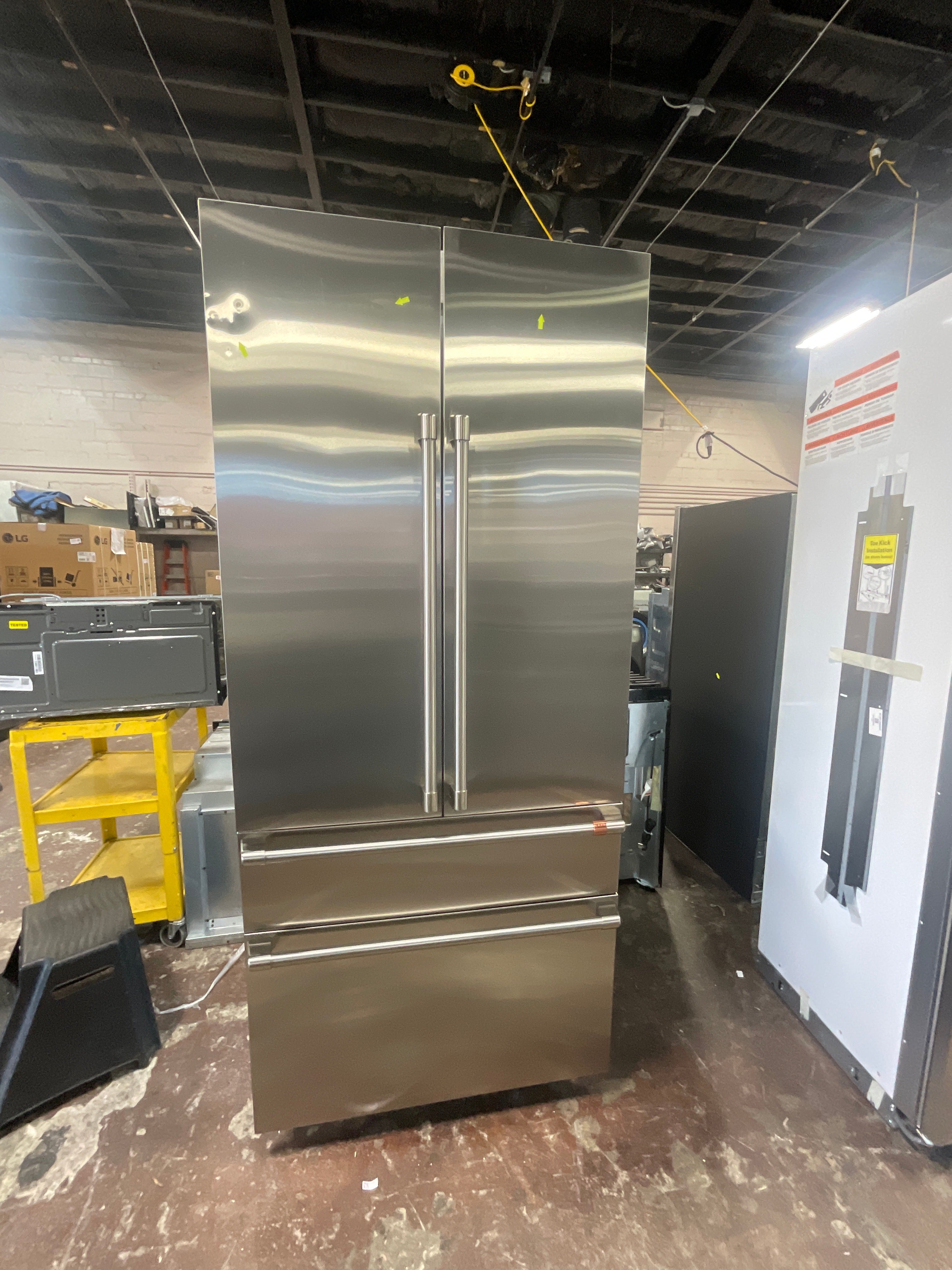 CAFÉ™ 36" Integrated French-Door Refrigerator