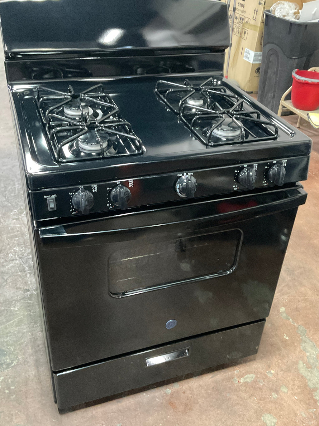 GE® 30" Free-Standing Front Control Gas Range