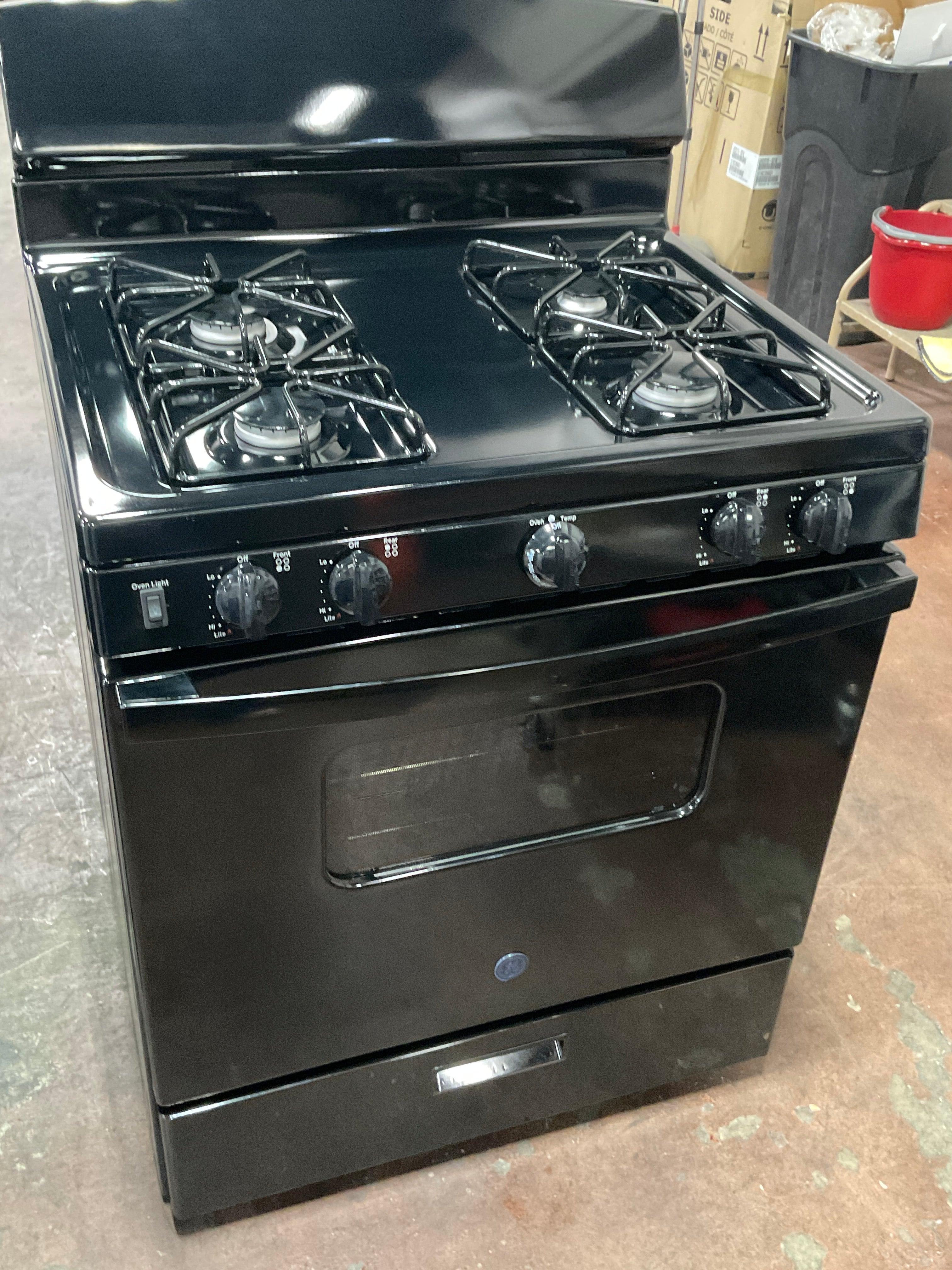 GE® 30" Free-Standing Front Control Gas Range