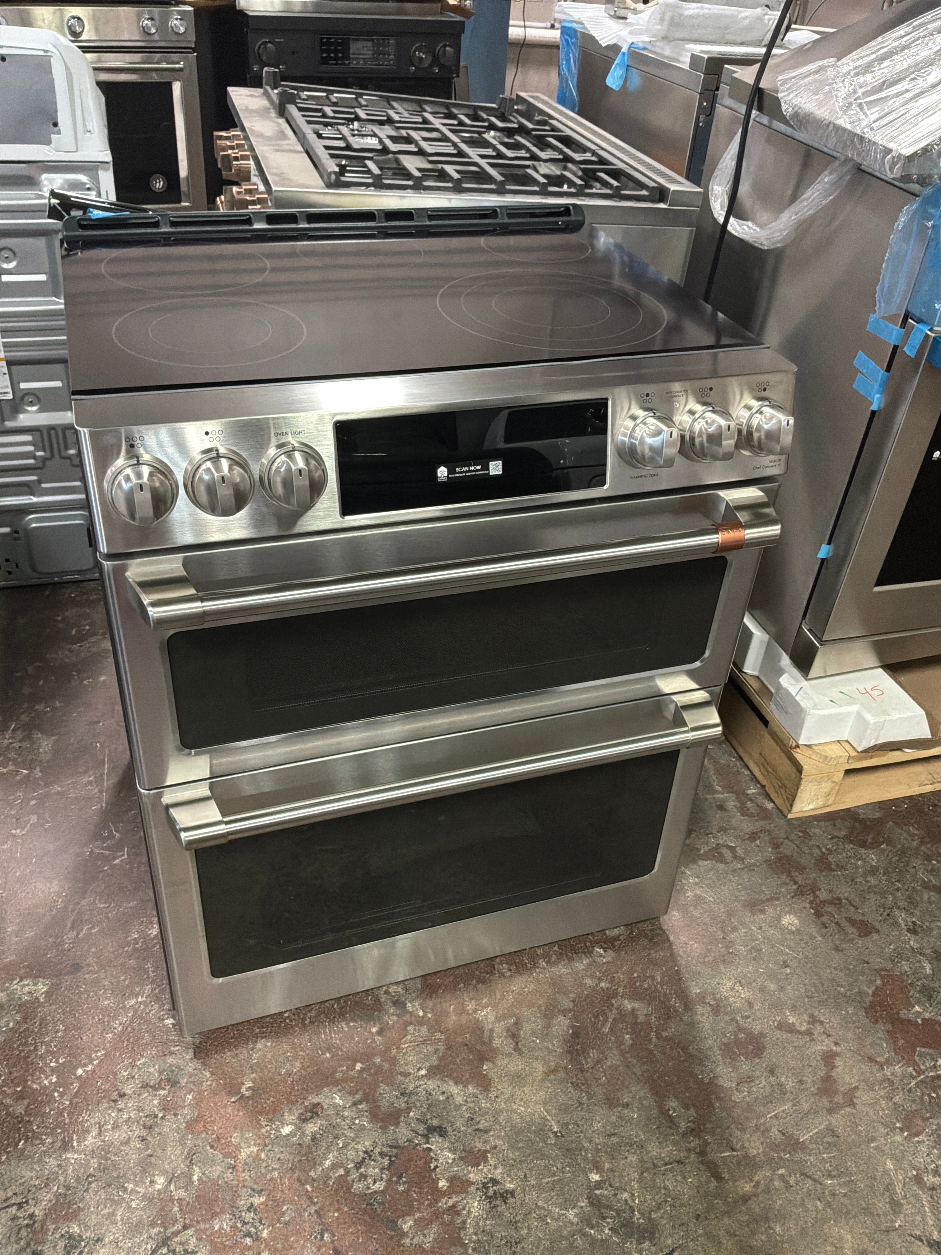 CAFÉ™ 30" Smart Slide-In, Front-Control, Radiant and Convection Double-Oven Range