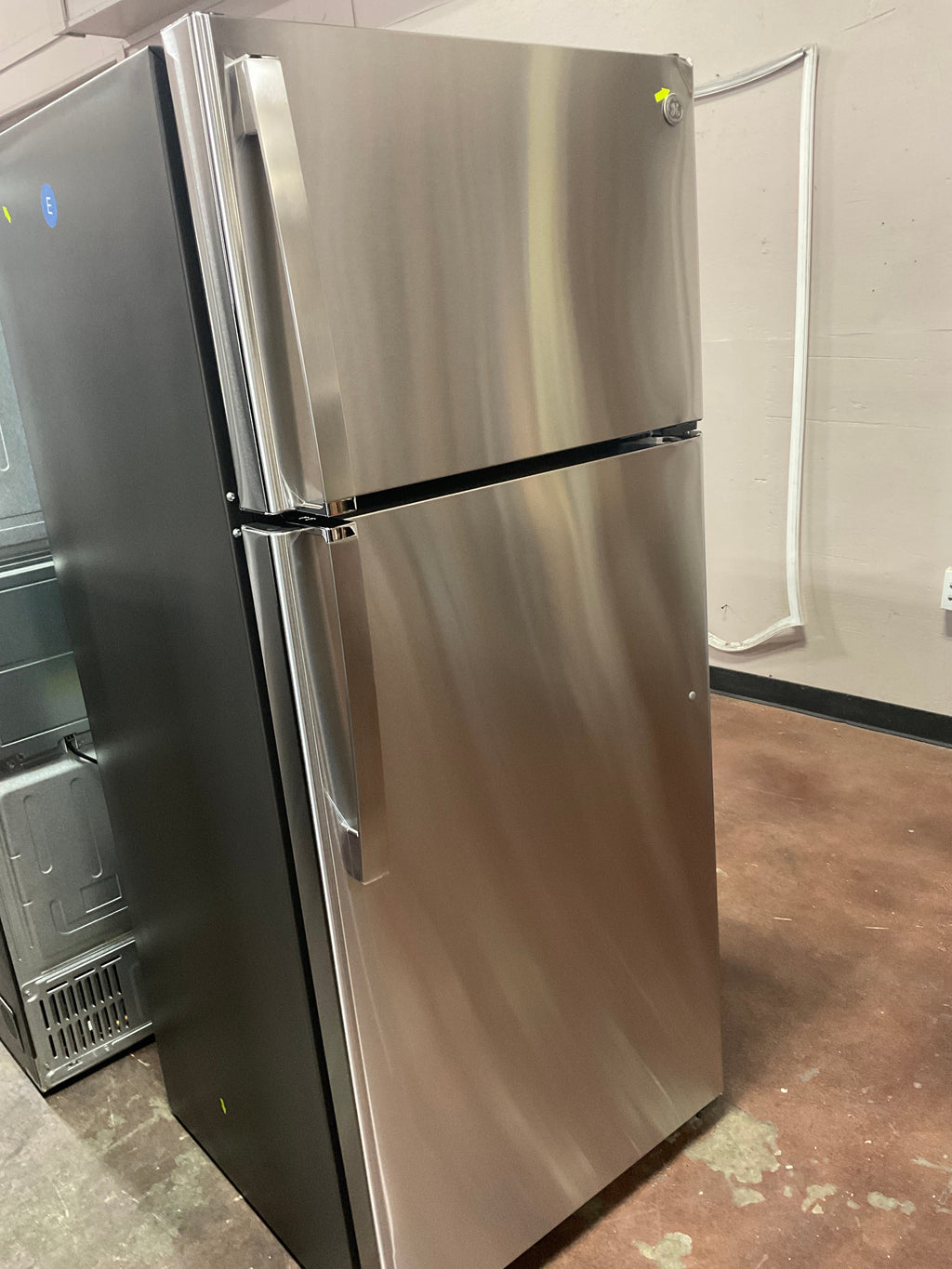 GE® ENERGY STAR® 17.5 Cu. Ft. Top-Freezer Refrigerator