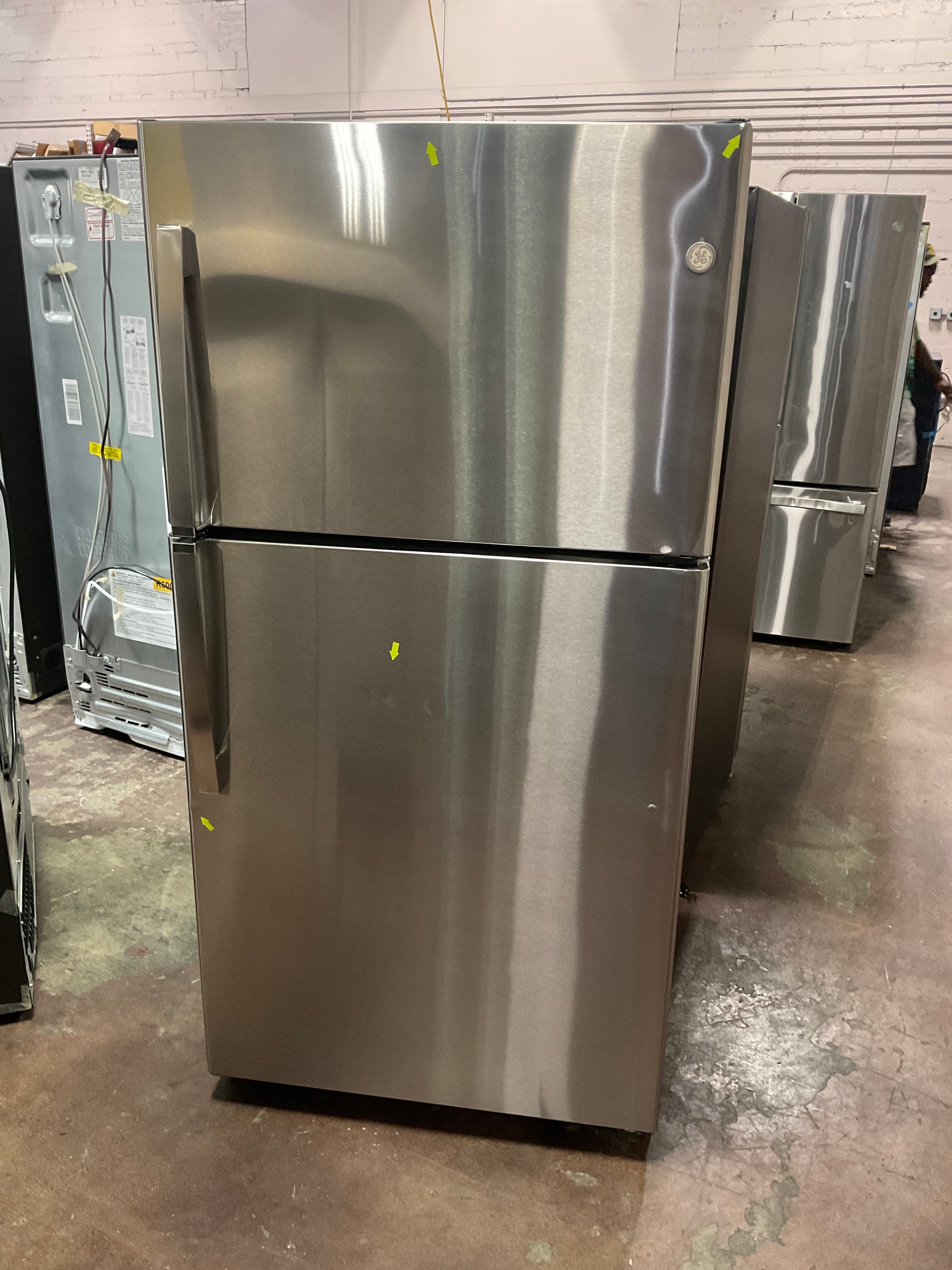GE GE® ENERGY STAR® 21.9 Cu. Ft. Top-Freezer Refrigerator