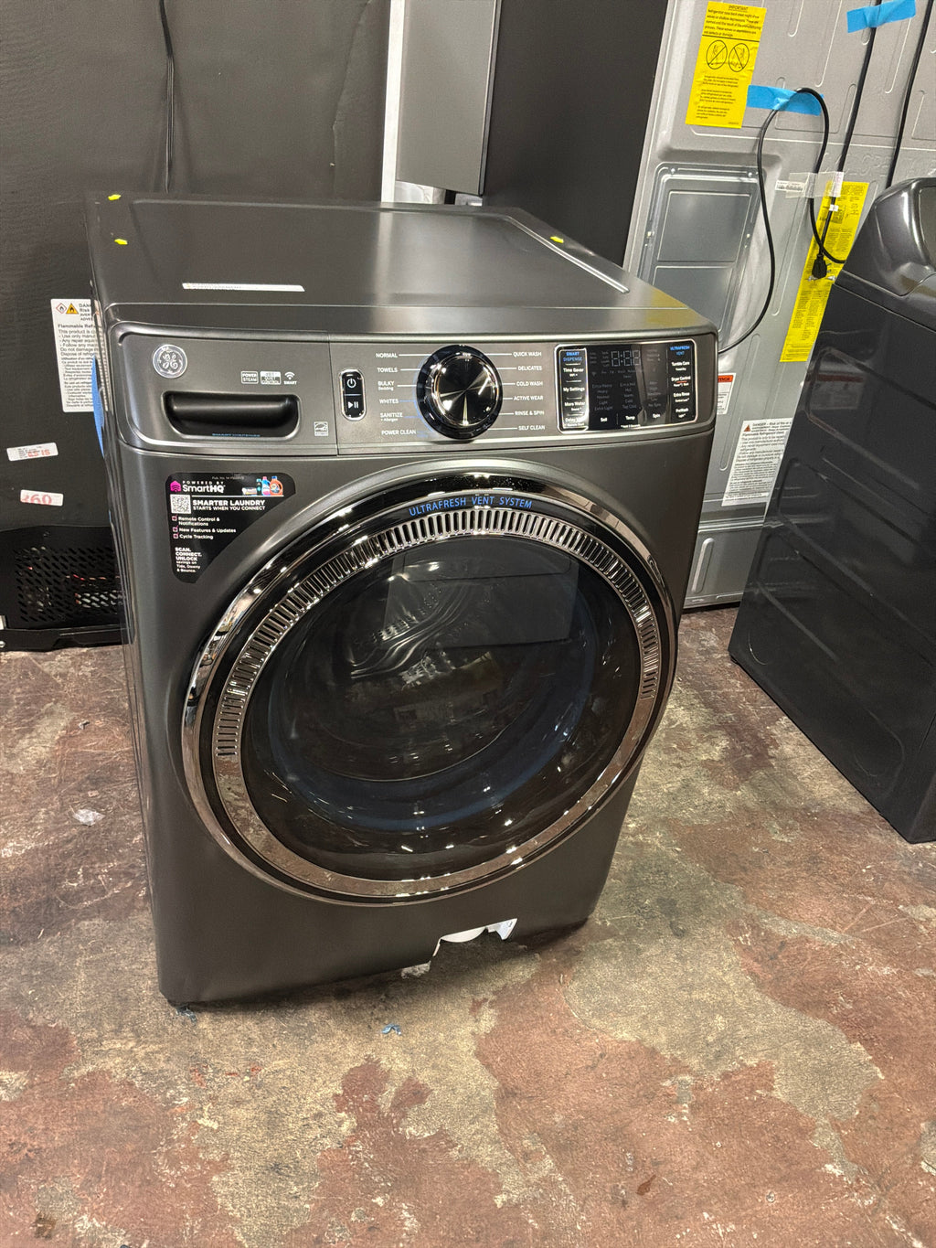 GE® ENERGY STAR® 5.0 cu. ft. Capacity Smart Front Load Steam Washer with SmartDispense™ UltraFresh Vent System with OdorBlock™ and Steam