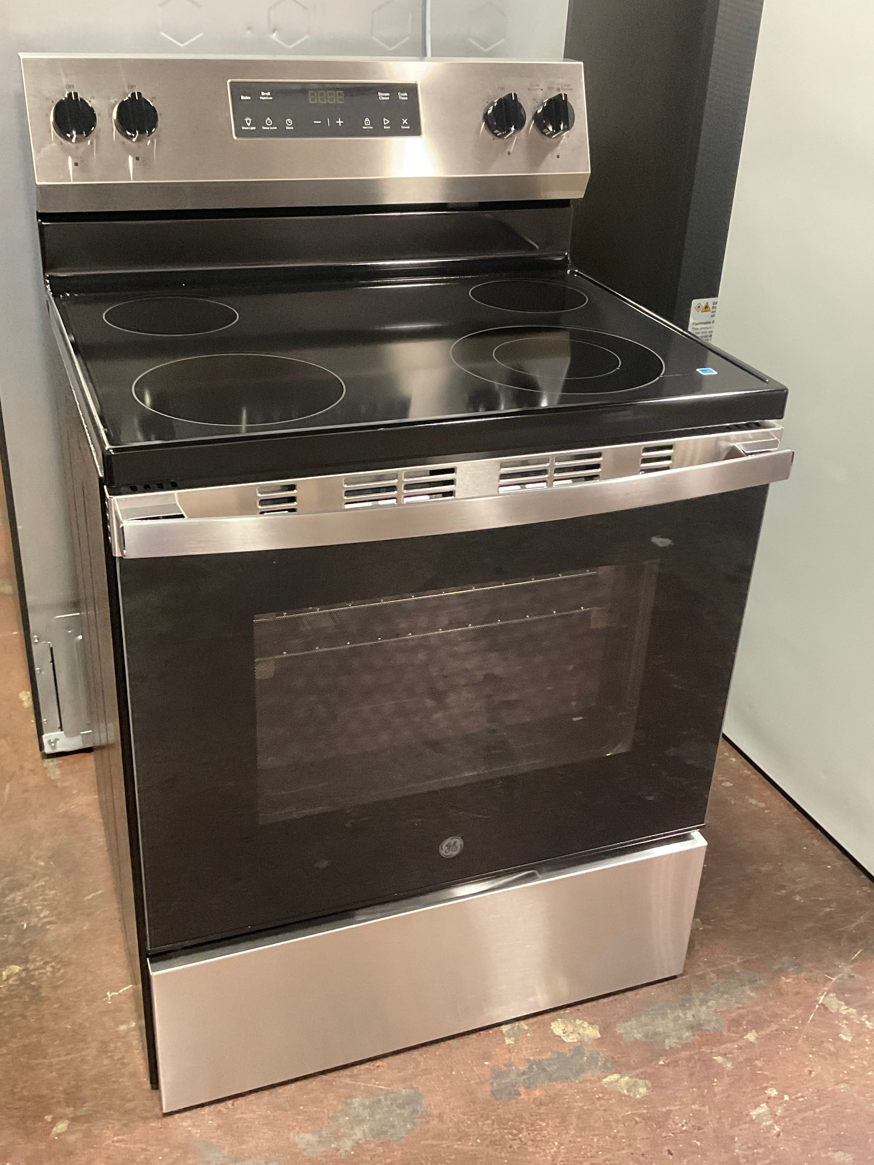 GE GE® ENERGY STAR® 30" Free-Standing Electric Range