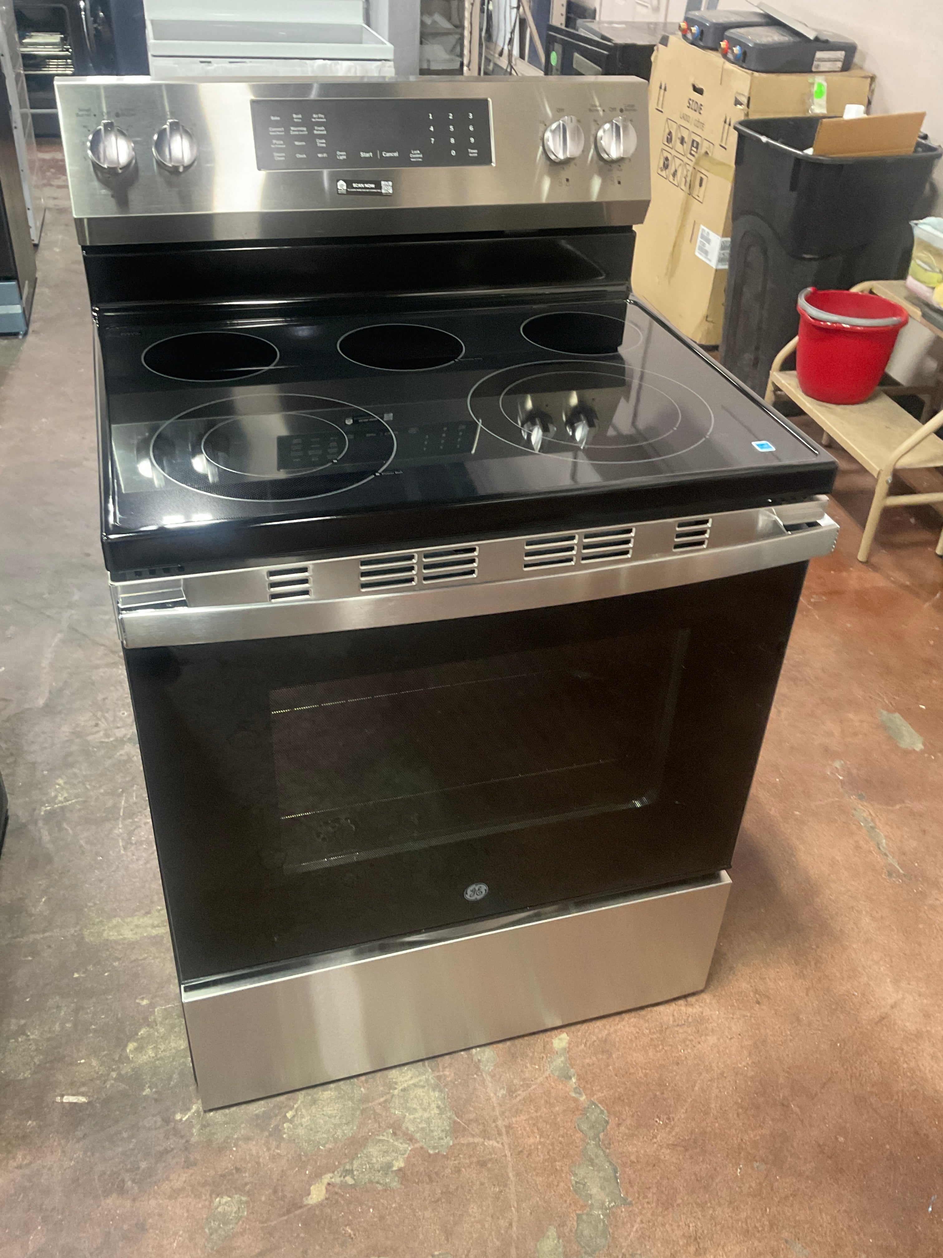 GE® ENERGY STAR® 30" Free-Standing Electric Convection Range with No Preheat Air Fry and EasyWash™ Oven Tray