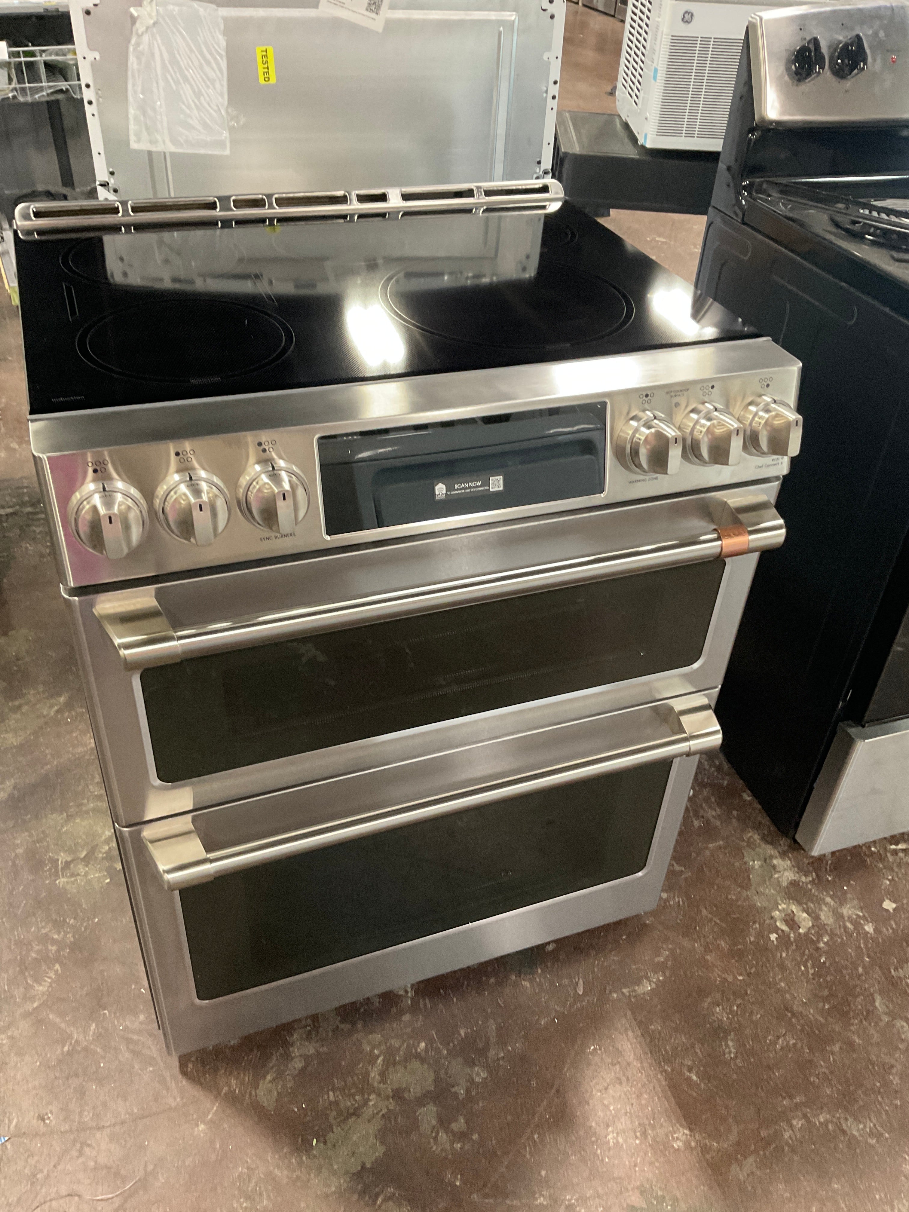 CAFÉ™ 30" Smart Slide-In, Front-Control, Induction and Convection Double-Oven Range