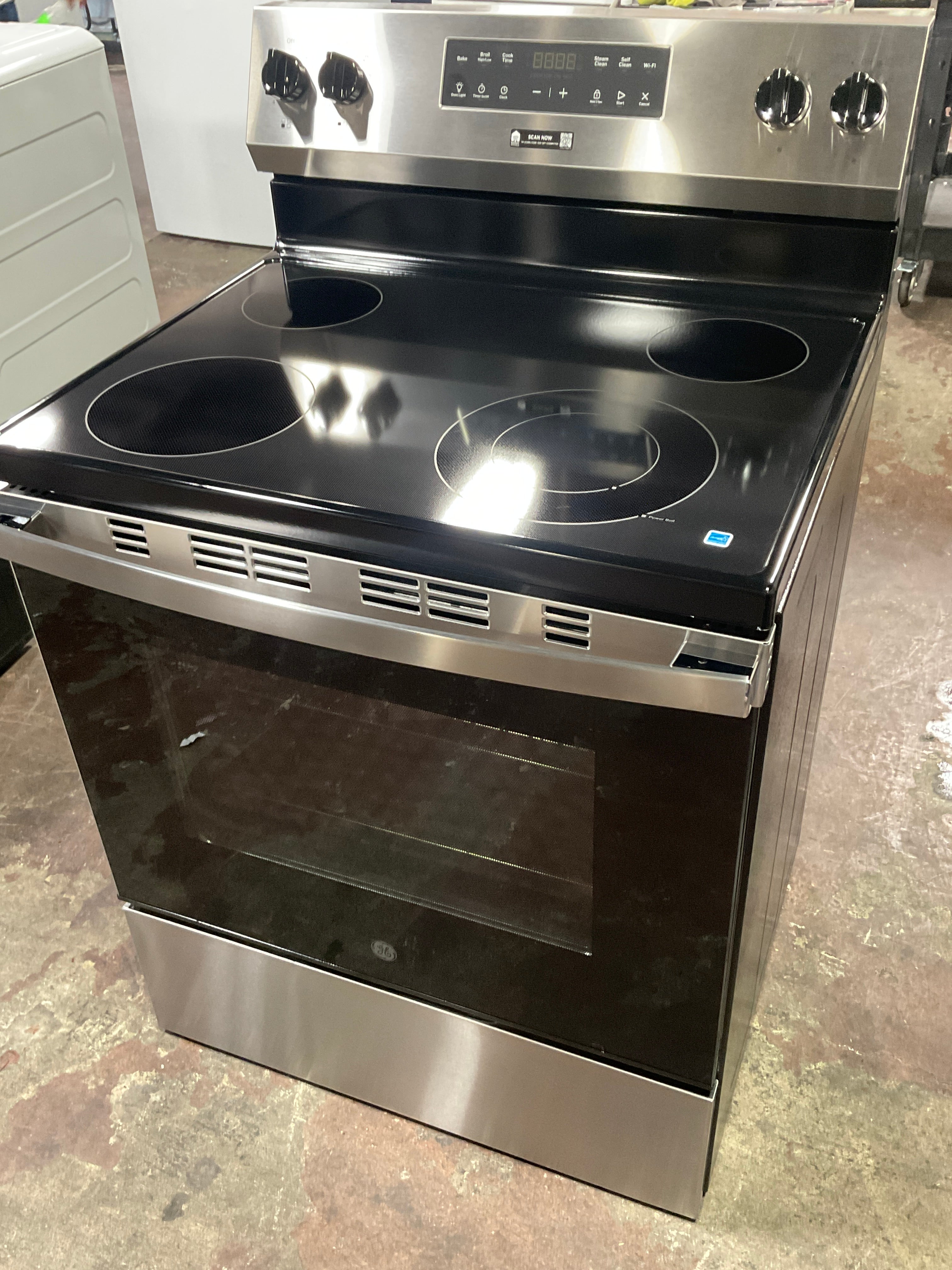 GE GE® ENERGY STAR® 30" Free-Standing Electric Range