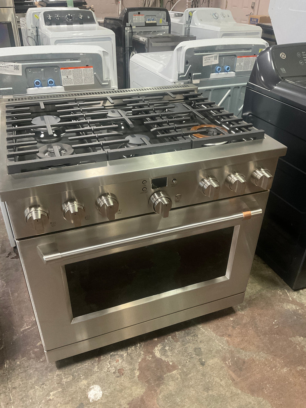 CAFÉ™ 36" Smart Dual-Fuel Commercial-Style Range with 6 Burners (Natural Gas)