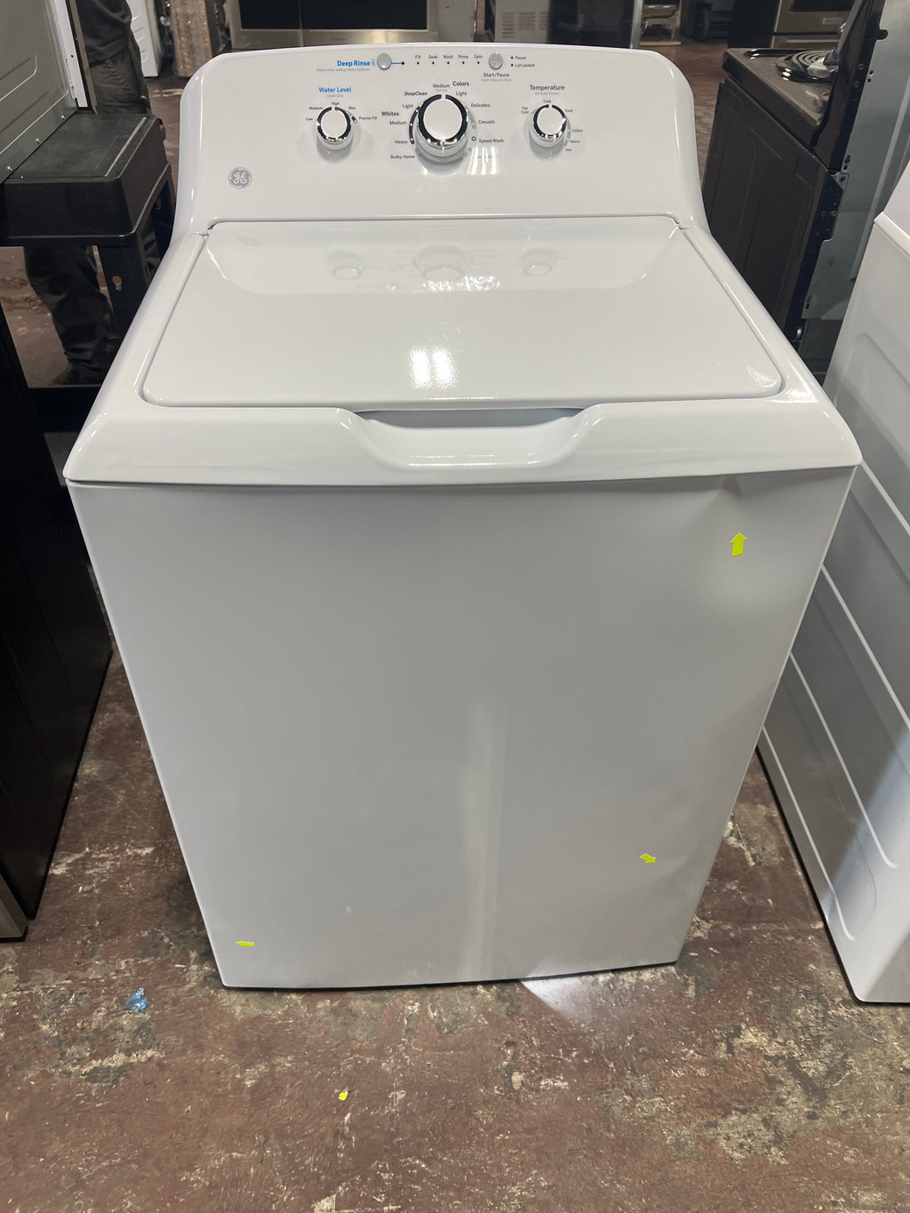 GE GE® 4.0 cu. ft. Capacity Washer with Stainless Steel Basket and Water Level Control