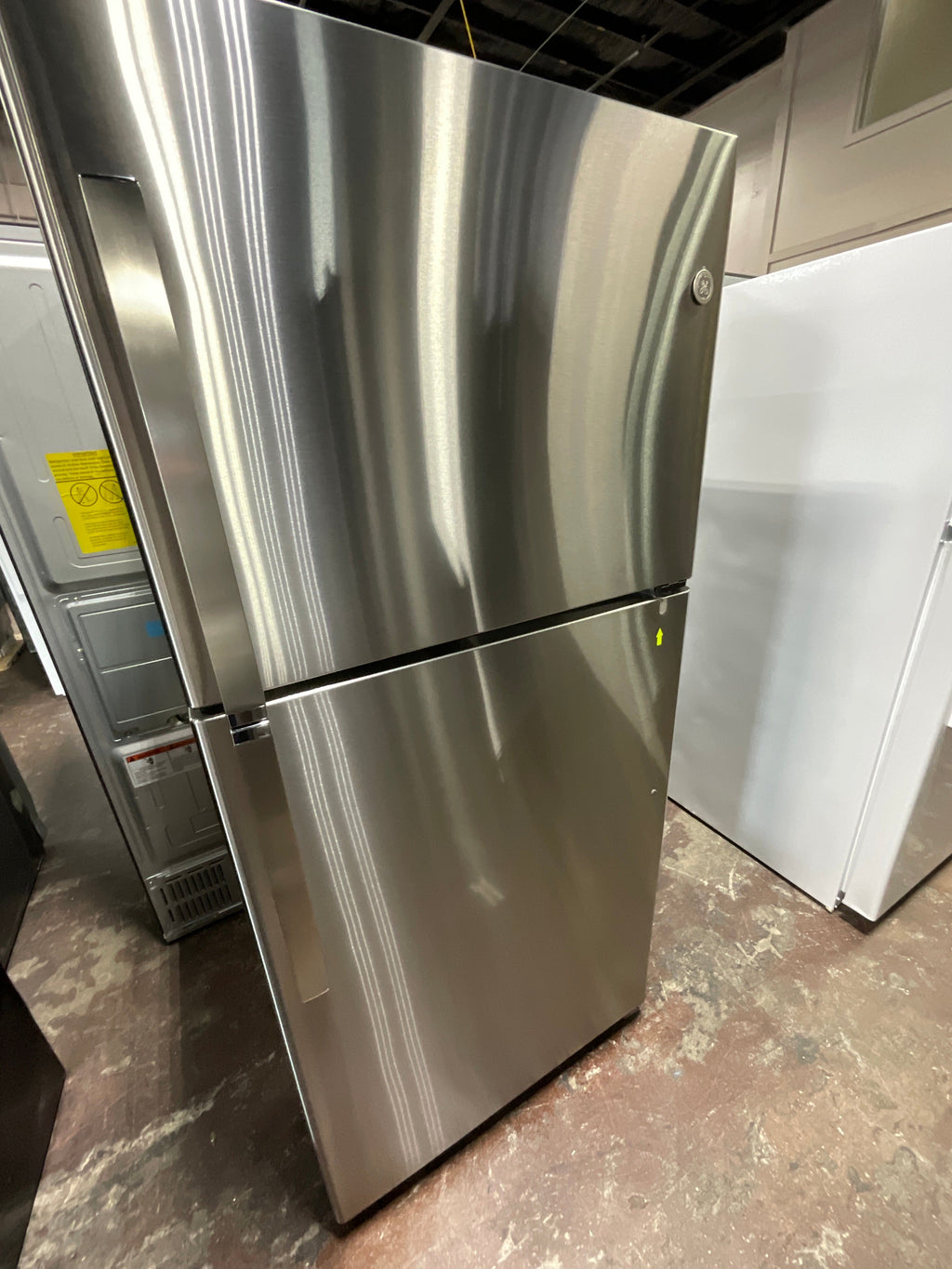 GE GE® ENERGY STAR® 19.2 Cu. Ft. Top-Freezer Refrigerator