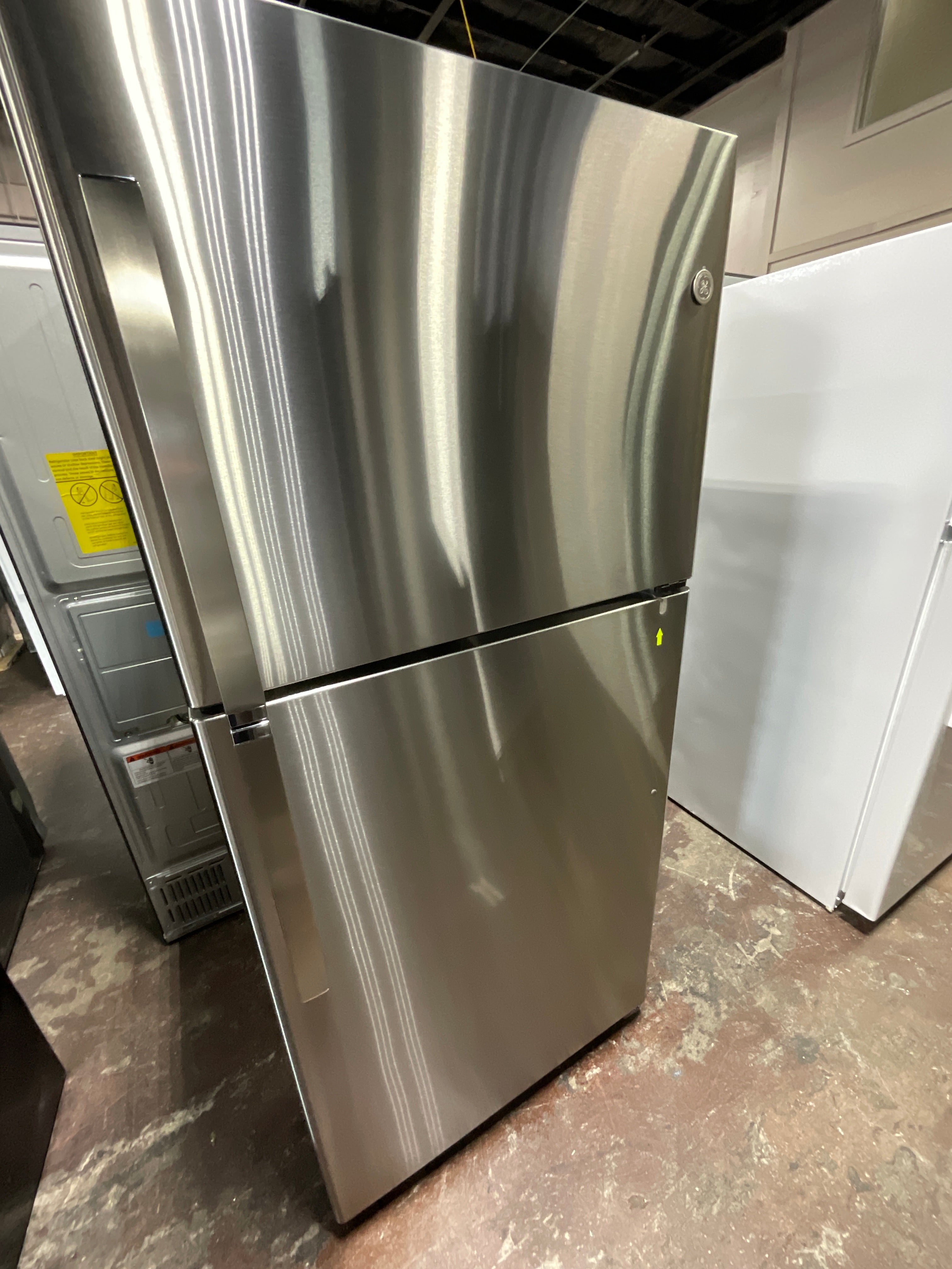 GE GE® ENERGY STAR® 19.2 Cu. Ft. Top-Freezer Refrigerator