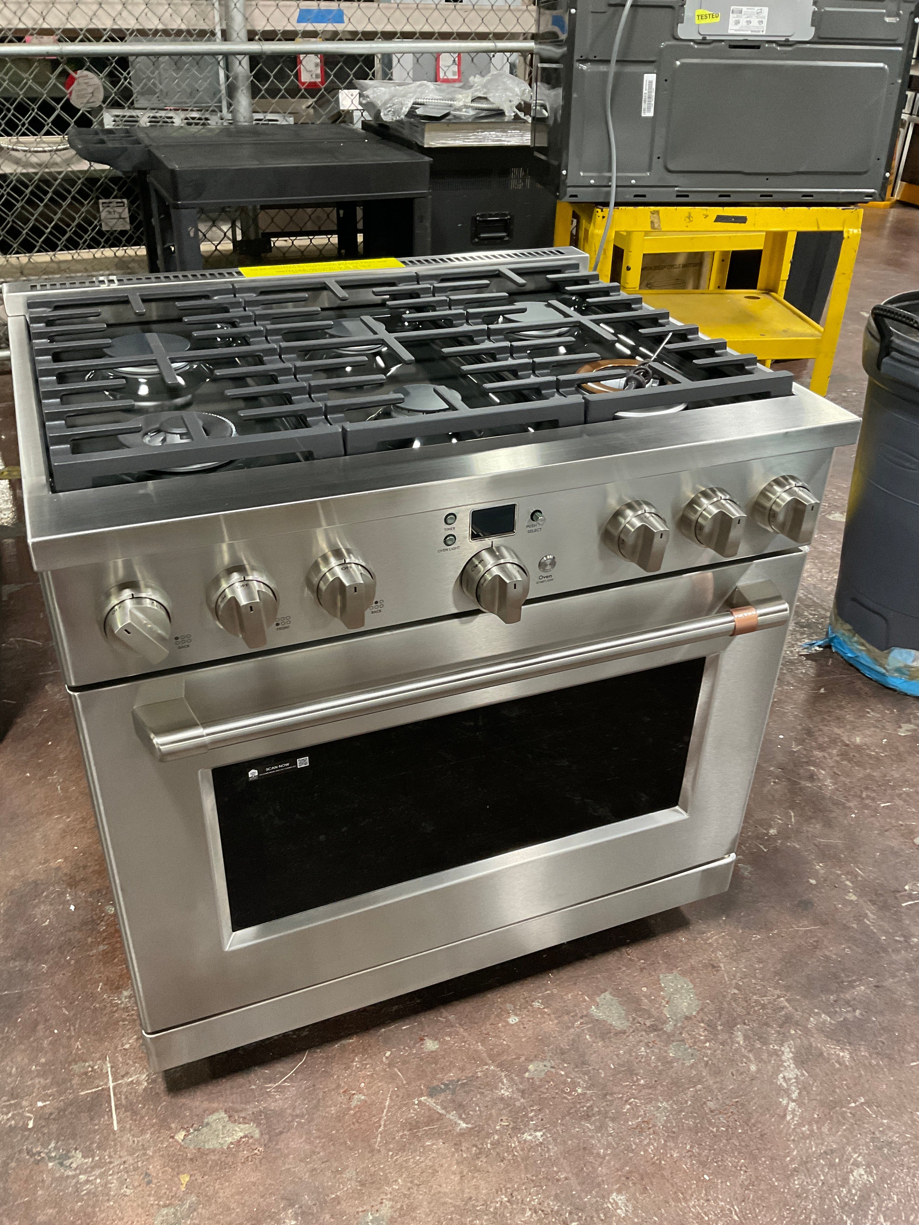 CAFÉ™ 36" Smart All-Gas Commercial-Style Range with 6 Burners (Natural Gas)