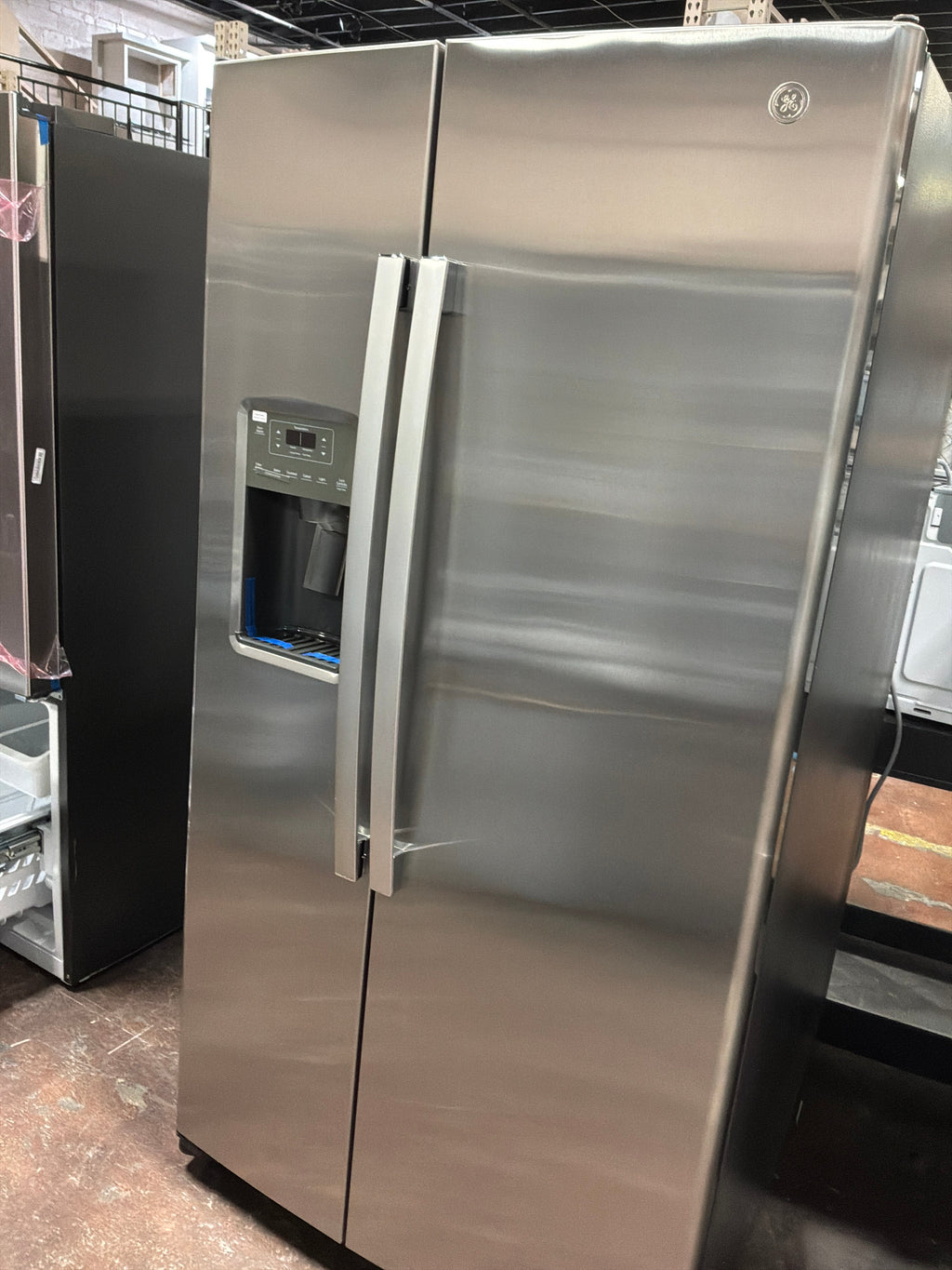 GE® ENERGY STAR® 25.3 Cu. Ft. Side-By-Side Refrigerator