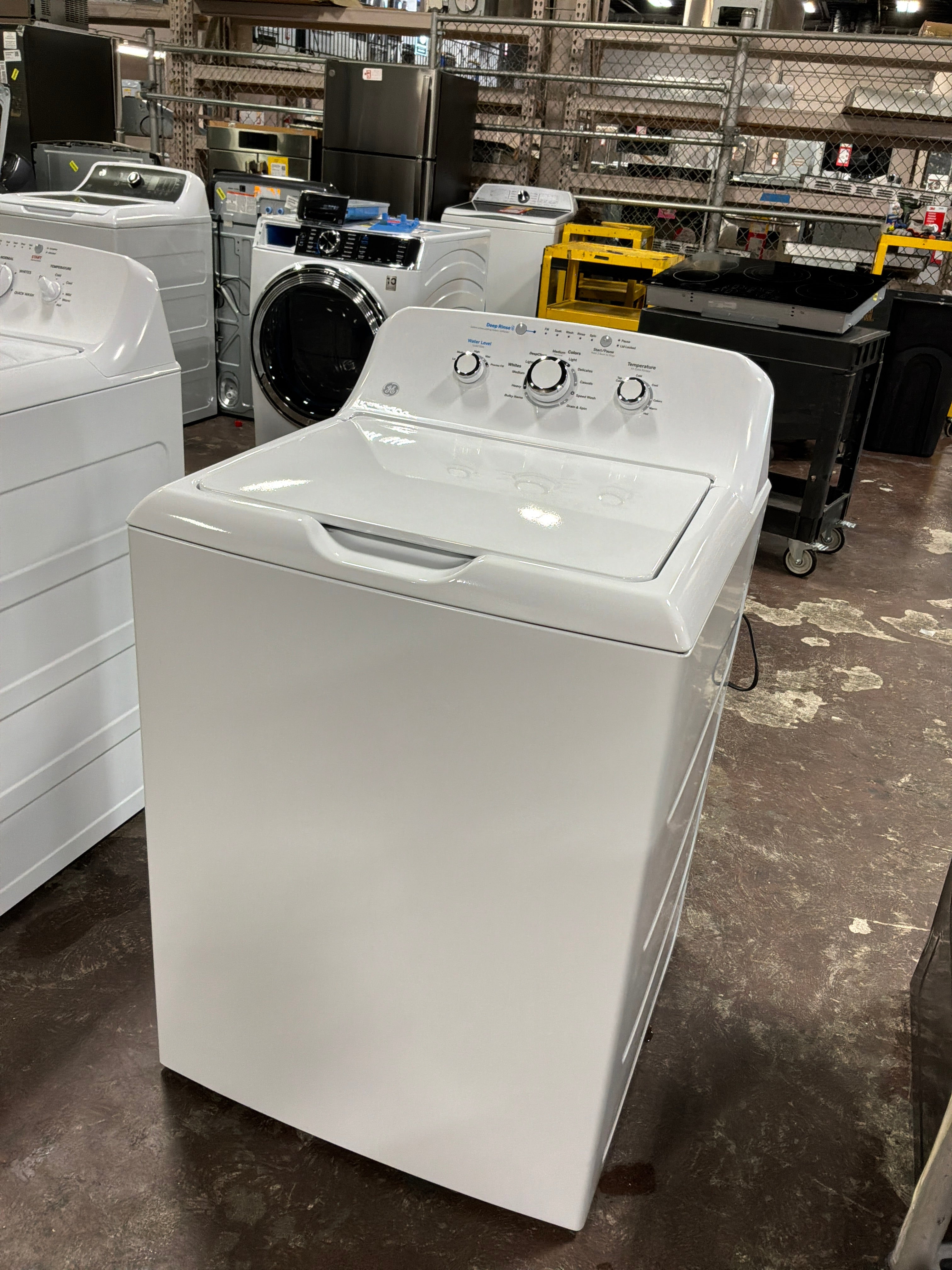 GE GE® 4.0 cu. ft. Capacity Washer with Stainless Steel Basket and Water Level Control