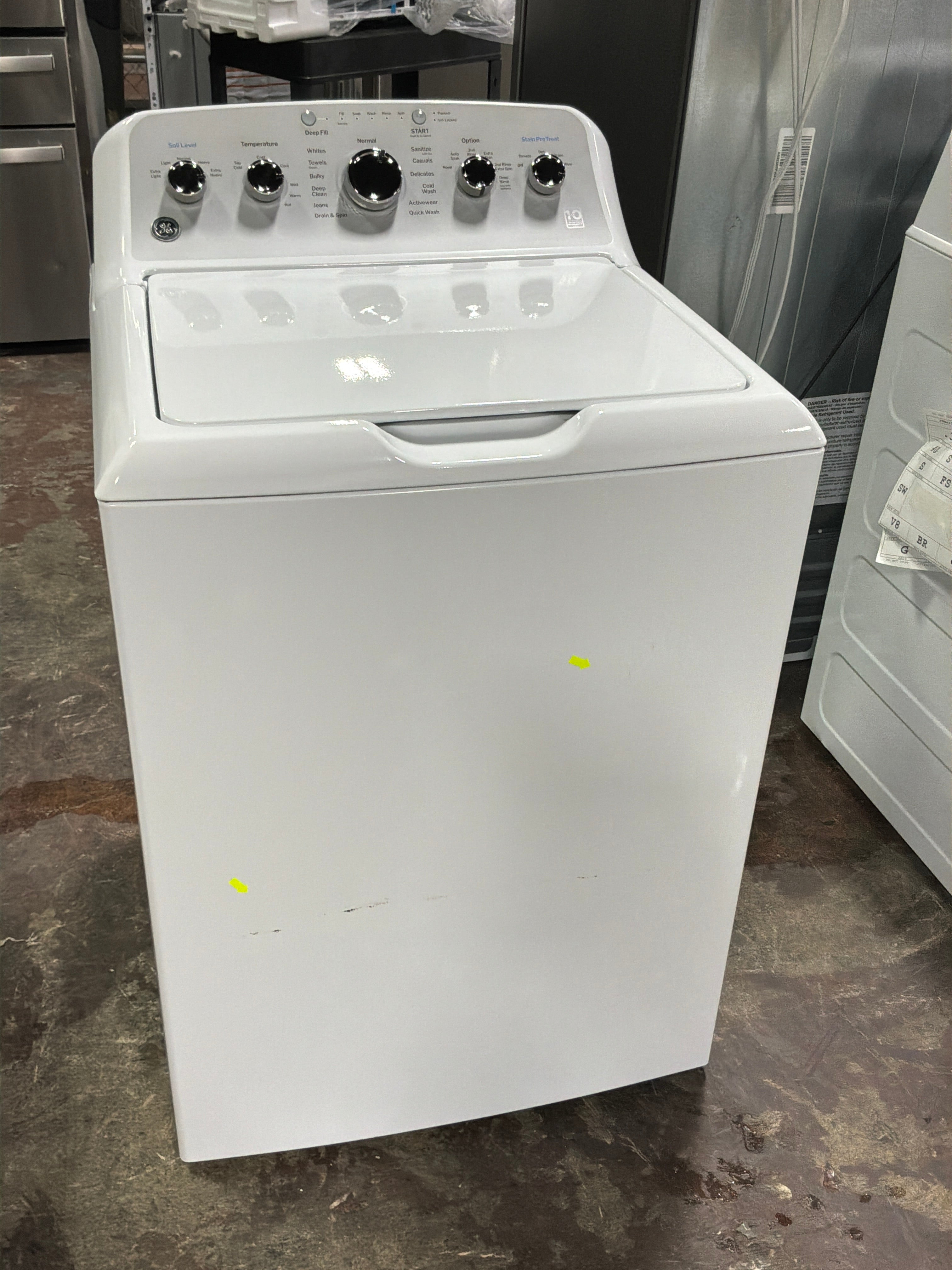 GE GE® ENERGY STAR® 4.6 cu. ft. Capacity Washer with Stainless Steel Basket and Stain PreTreat