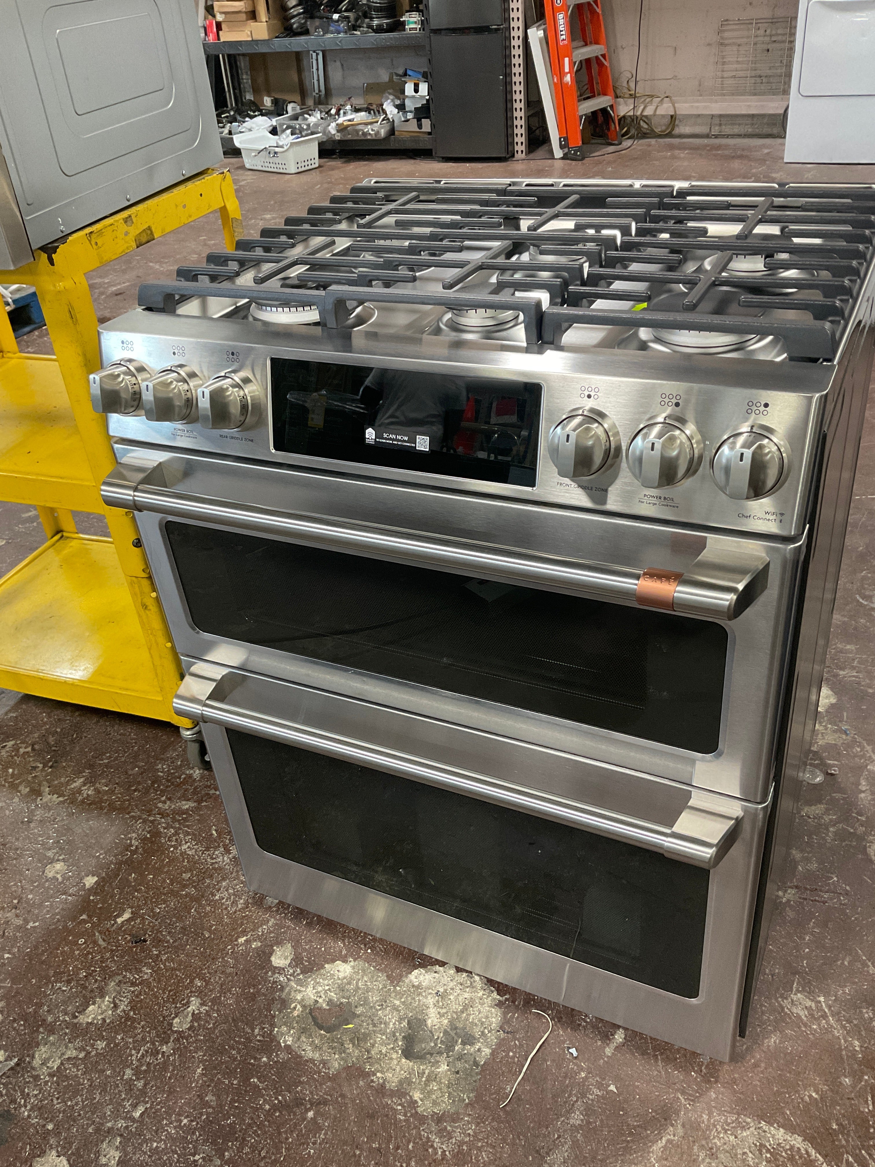 CAFÉ™ 30" Smart Slide-In, Front-Control, Gas Double-Oven Range with Convection
