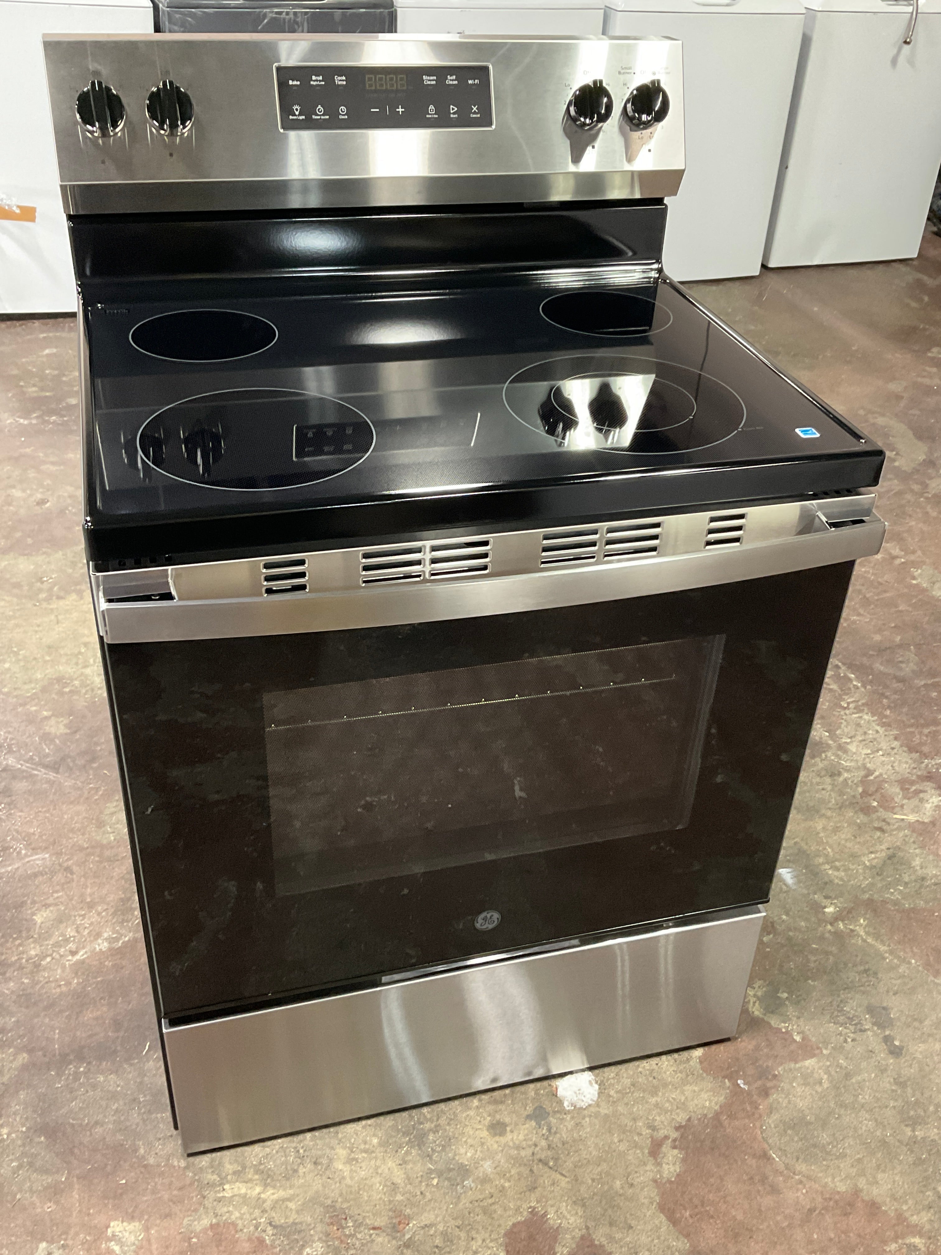 GE GE® ENERGY STAR® 30" Free-Standing Electric Range