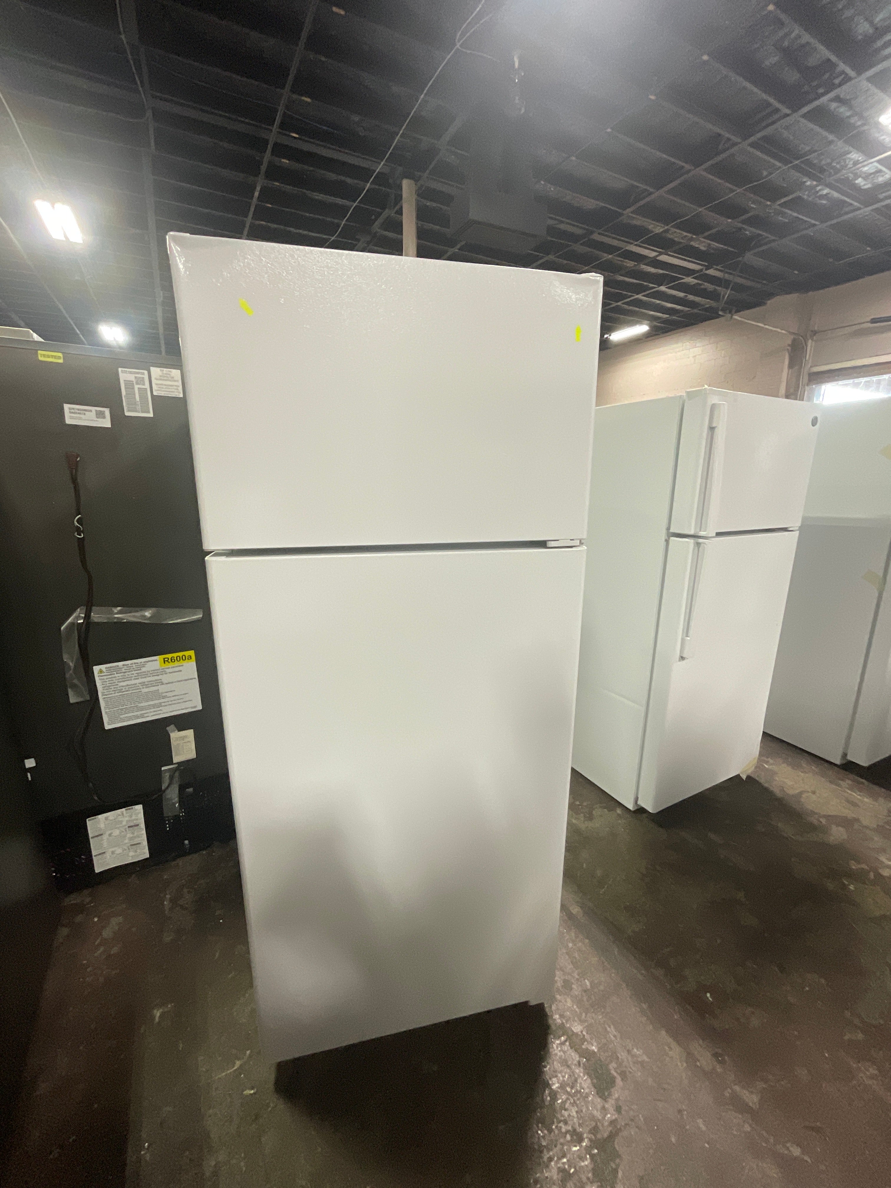 Hotpoint® 17.5 Cu. Ft. Recessed Handle Top-Freezer Refrigerator
