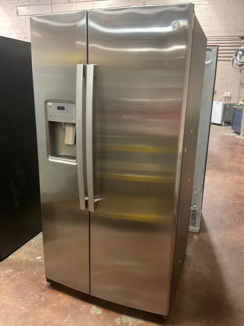 GE 25.1 Cu. Ft. Fingerprint Resistant Side-By-Side Refrigerator