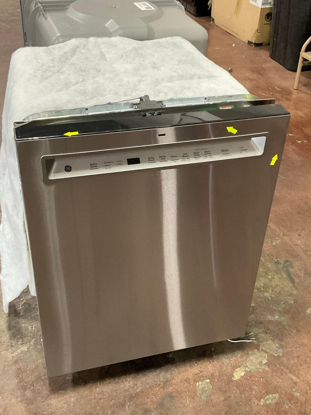 GE GE® ENERGY STAR® Fingerprint Resistant Front Control with Stainless Steel Interior Dishwasher with Sanitize Cycle