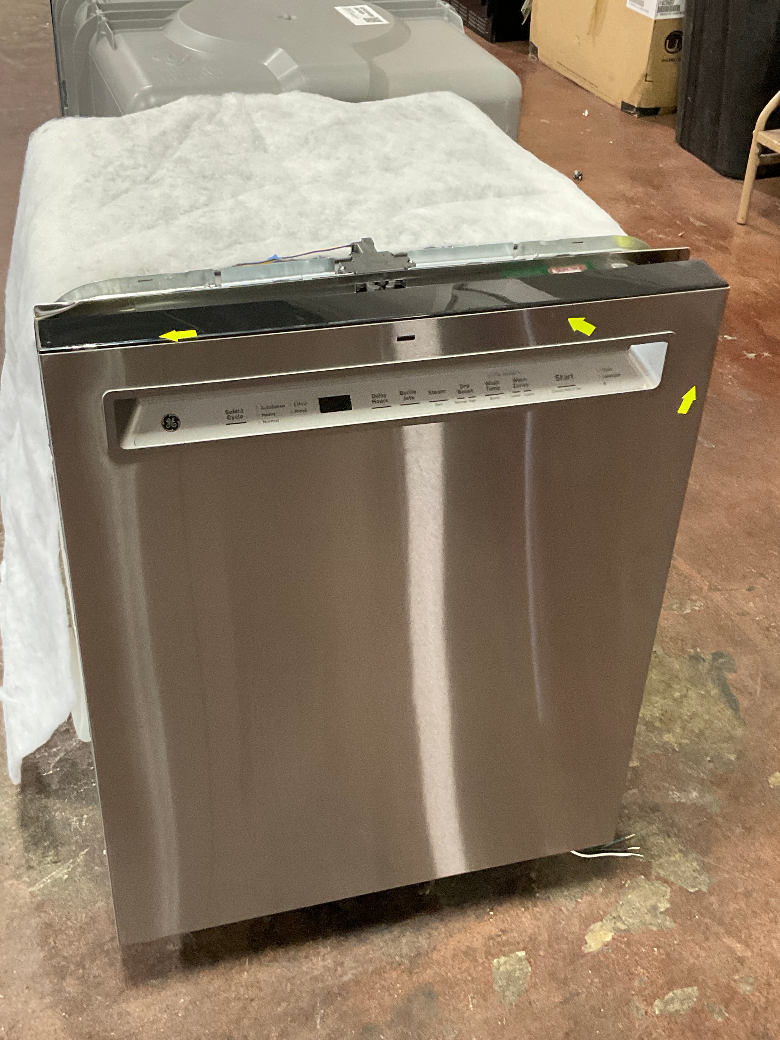 GE GE® ENERGY STAR® Fingerprint Resistant Front Control with Stainless Steel Interior Dishwasher with Sanitize Cycle