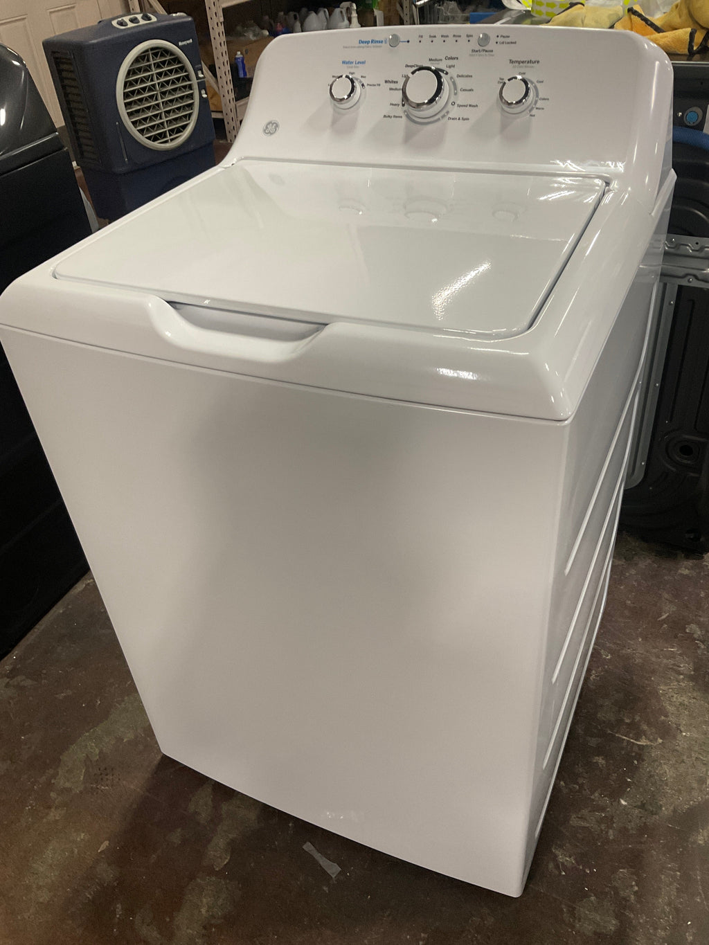 GE GE® 4.0 cu. ft. Capacity Washer with Stainless Steel Basket and Water Level Control