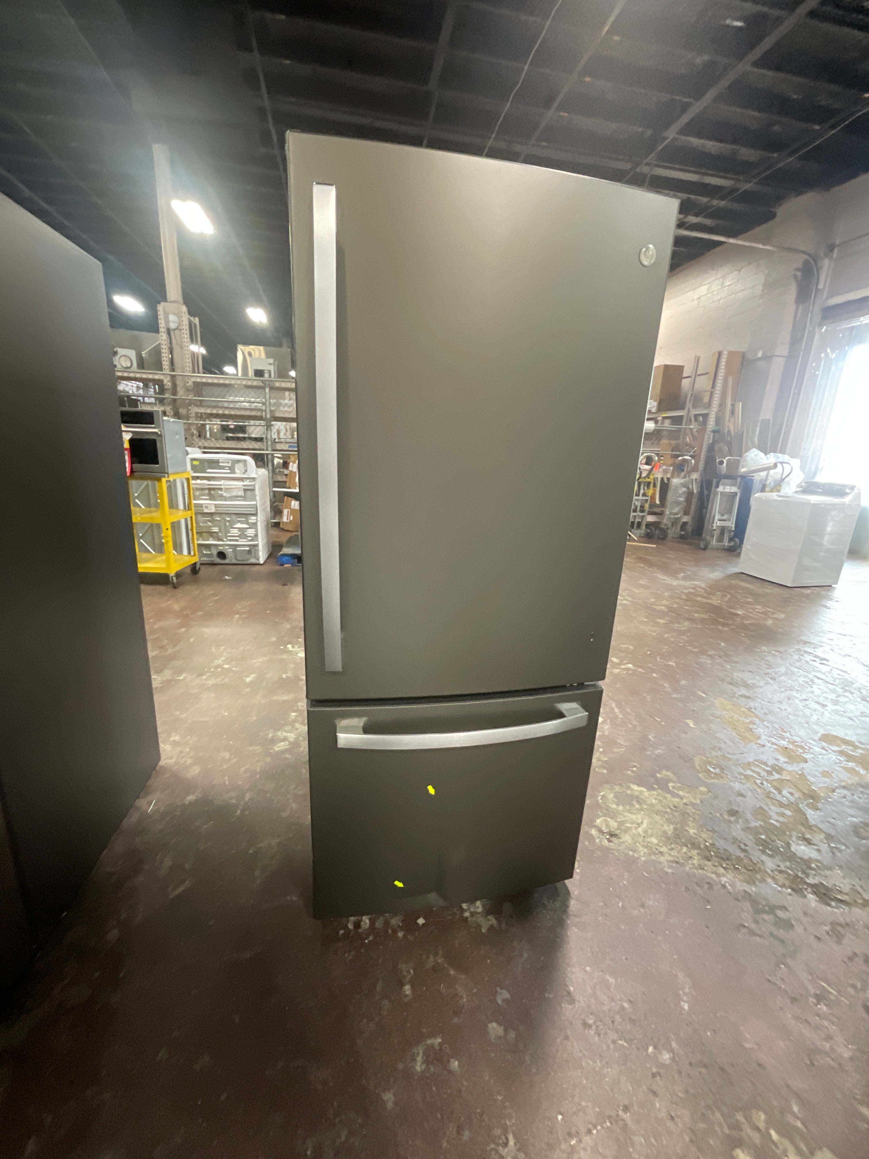 GE ENERGY STAR 21.0 Cu. Ft. Bottom-Freezer Refrigerator