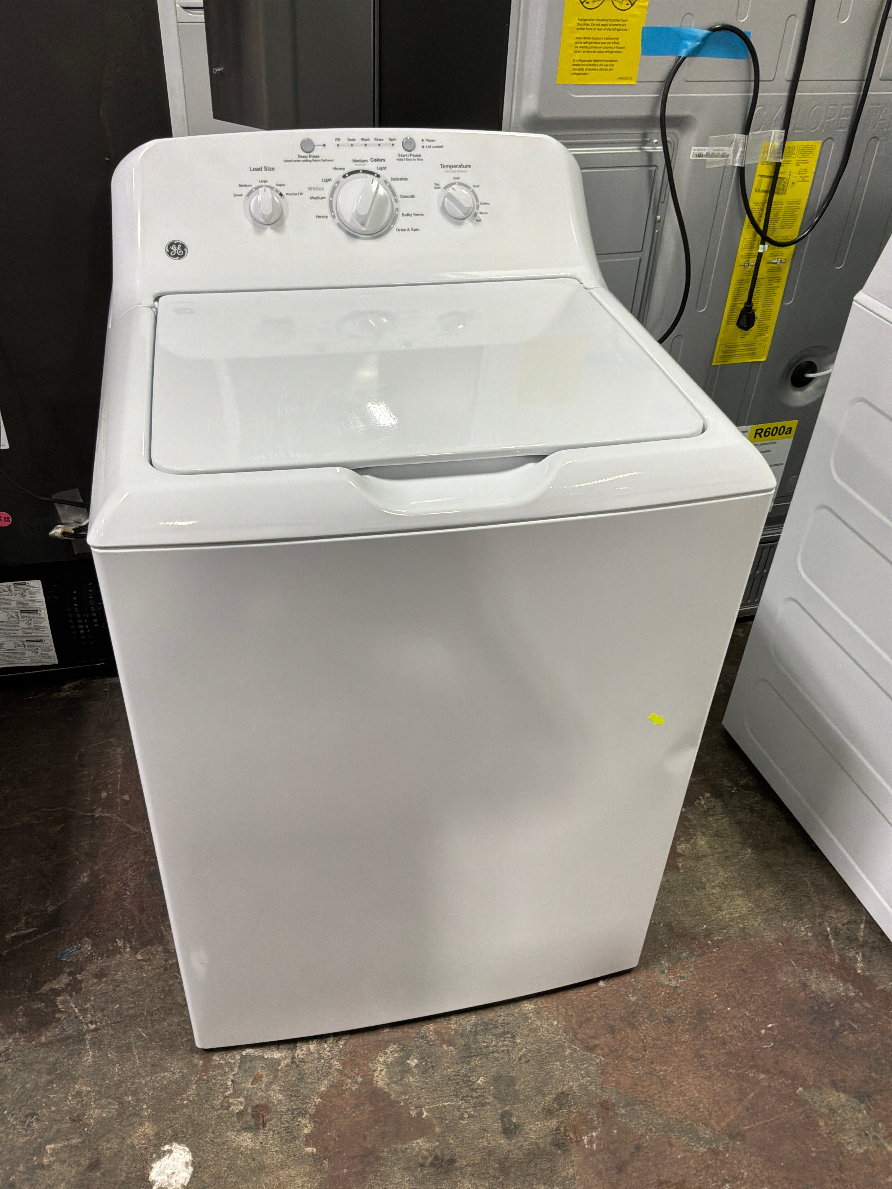 GE® 4.0 cu. ft. Capacity Washer with Stainless Steel Basket and Water Level Control