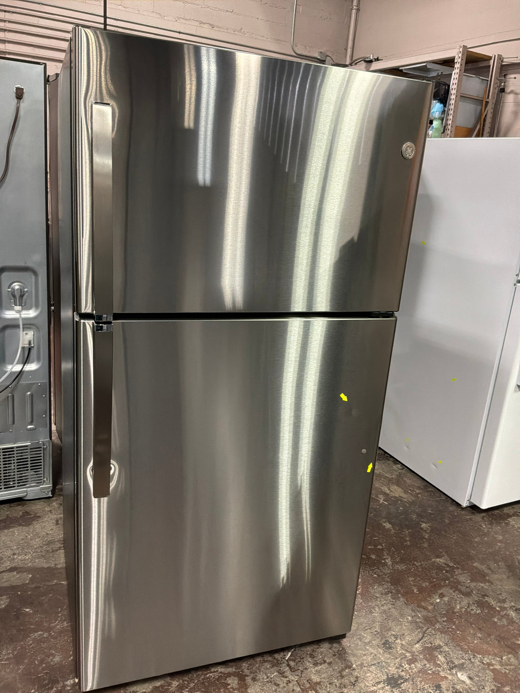 GE® ENERGY STAR® 21.9 Cu. Ft. Top-Freezer Refrigerator