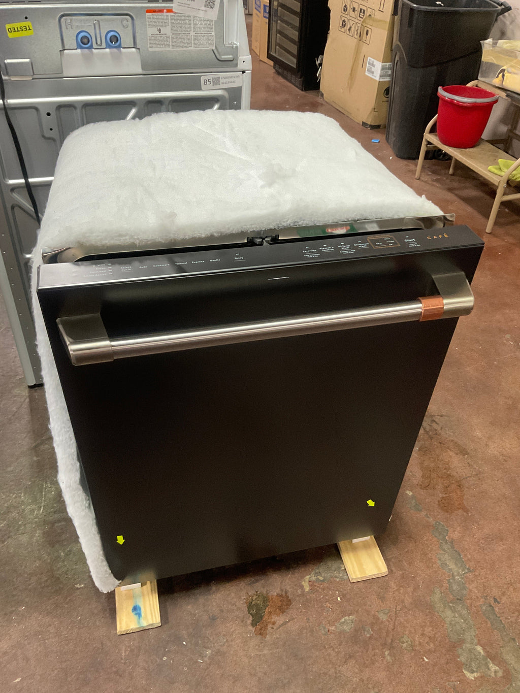 CAFÉ™ CustomFit ENERGY STAR Stainless Interior Smart Dishwasher with Ultra Wash Top Rack and Dual Convection Ultra Dry, LED Lights, 39 dBA