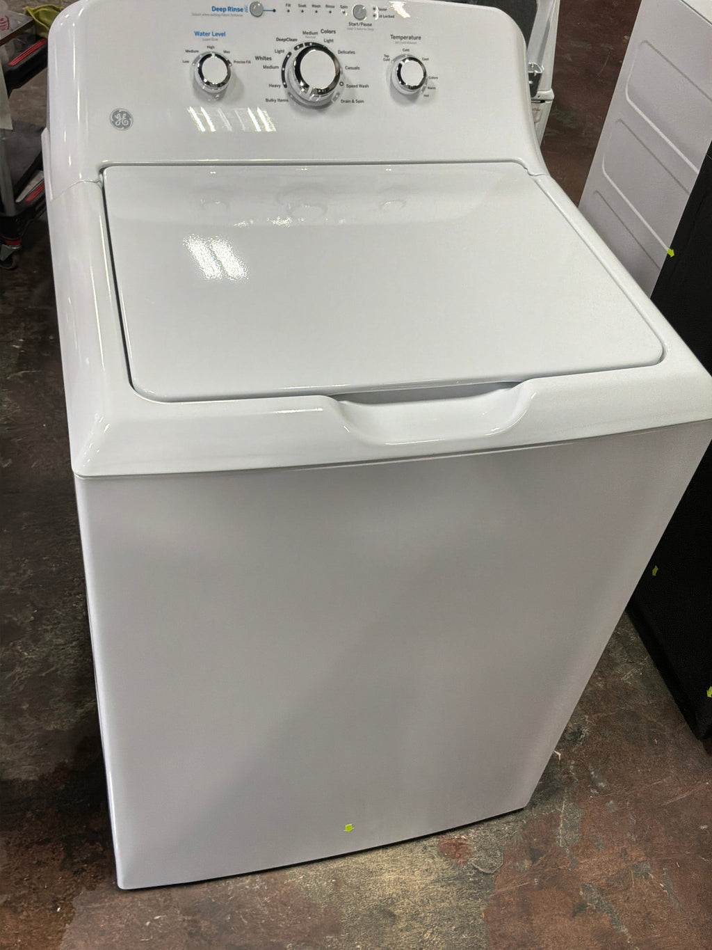 GE GE® 4.0 cu. ft. Capacity Washer with Stainless Steel Basket and Water Level Control