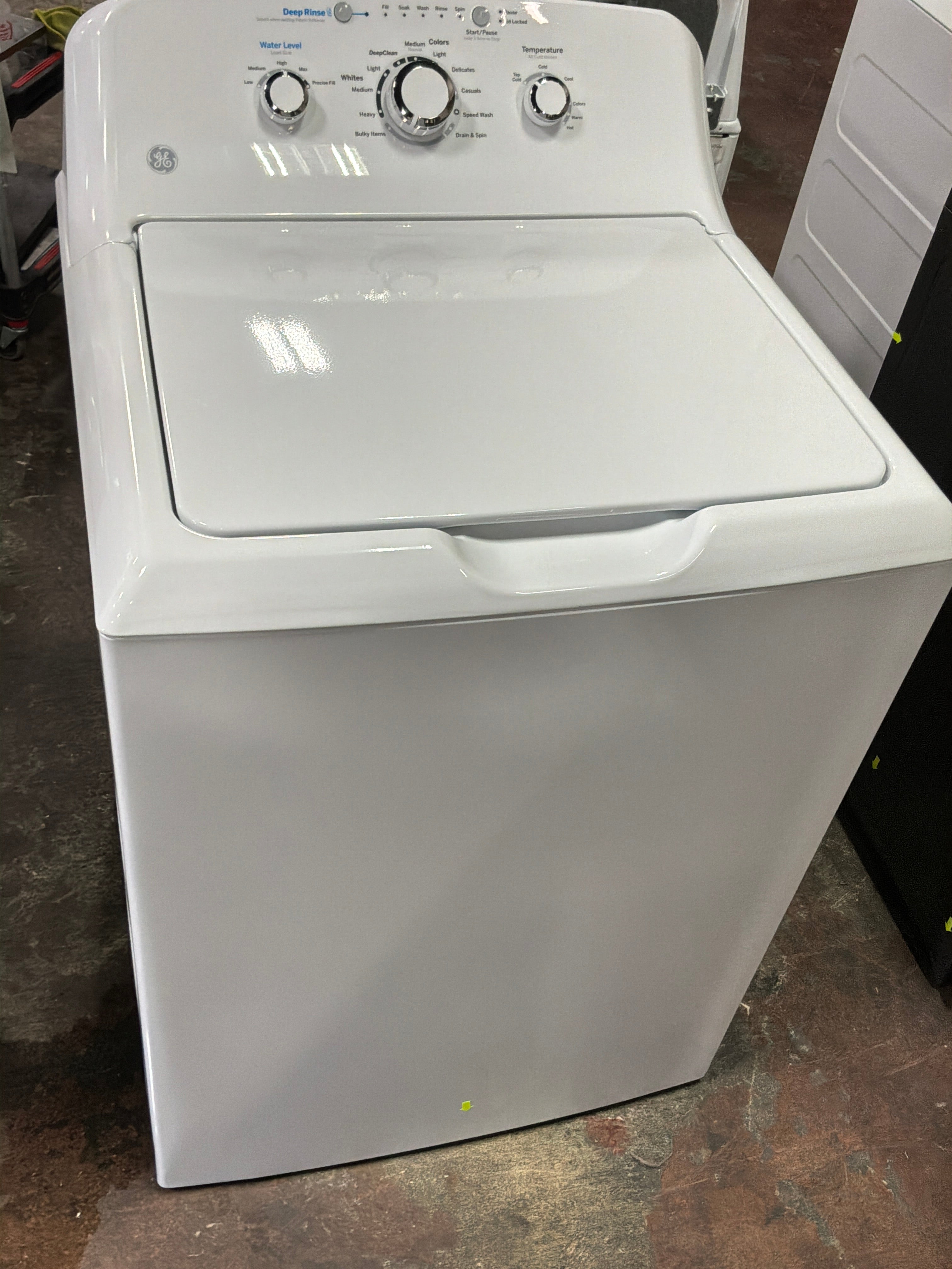 GE GE® 4.0 cu. ft. Capacity Washer with Stainless Steel Basket and Water Level Control