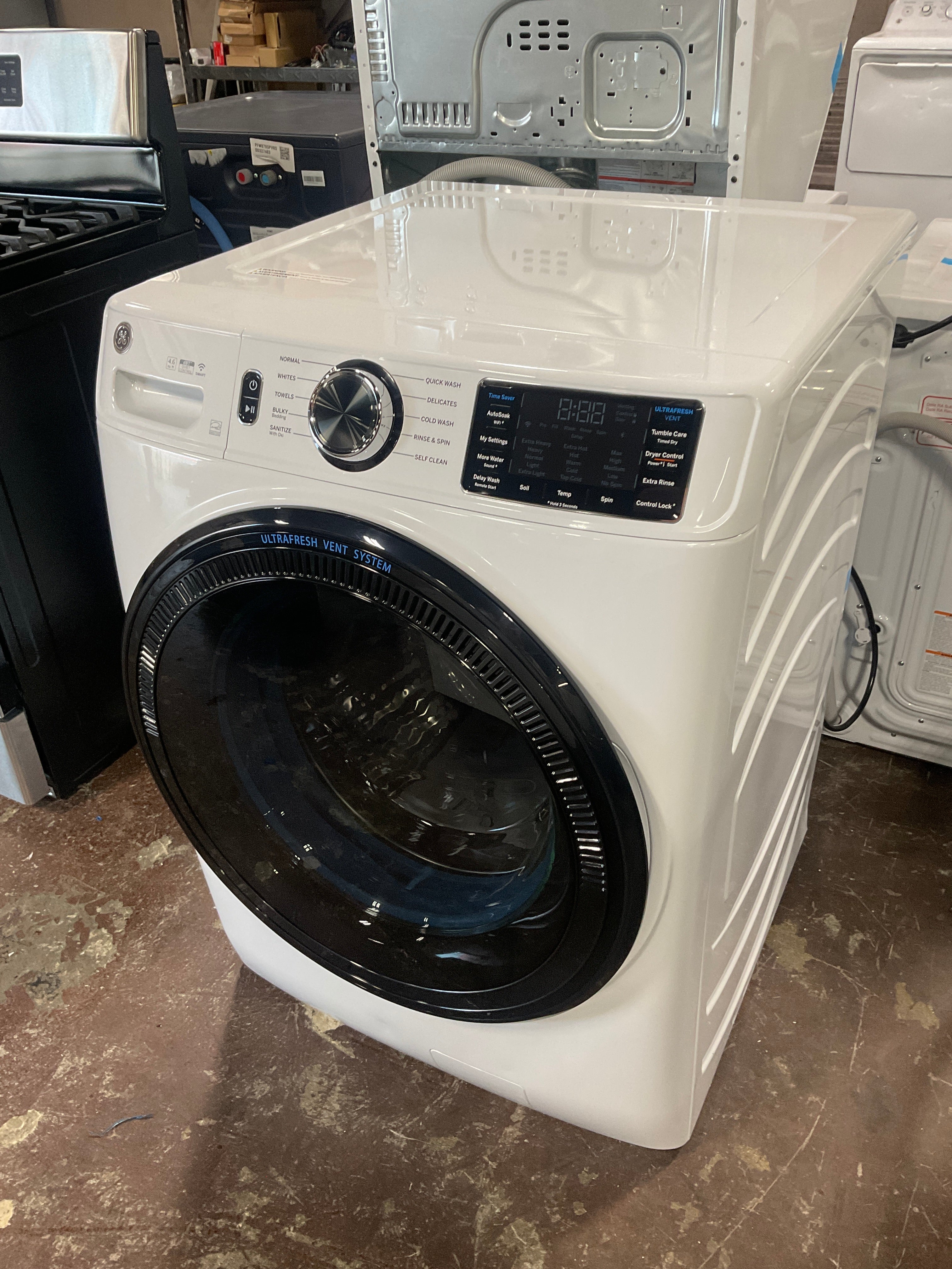 GE GE® 4.6 cu. ft. Capacity Smart Front Load ENERGY STAR® Washer with UltraFresh Vent System with OdorBlock™ and Sanitize w/Oxi