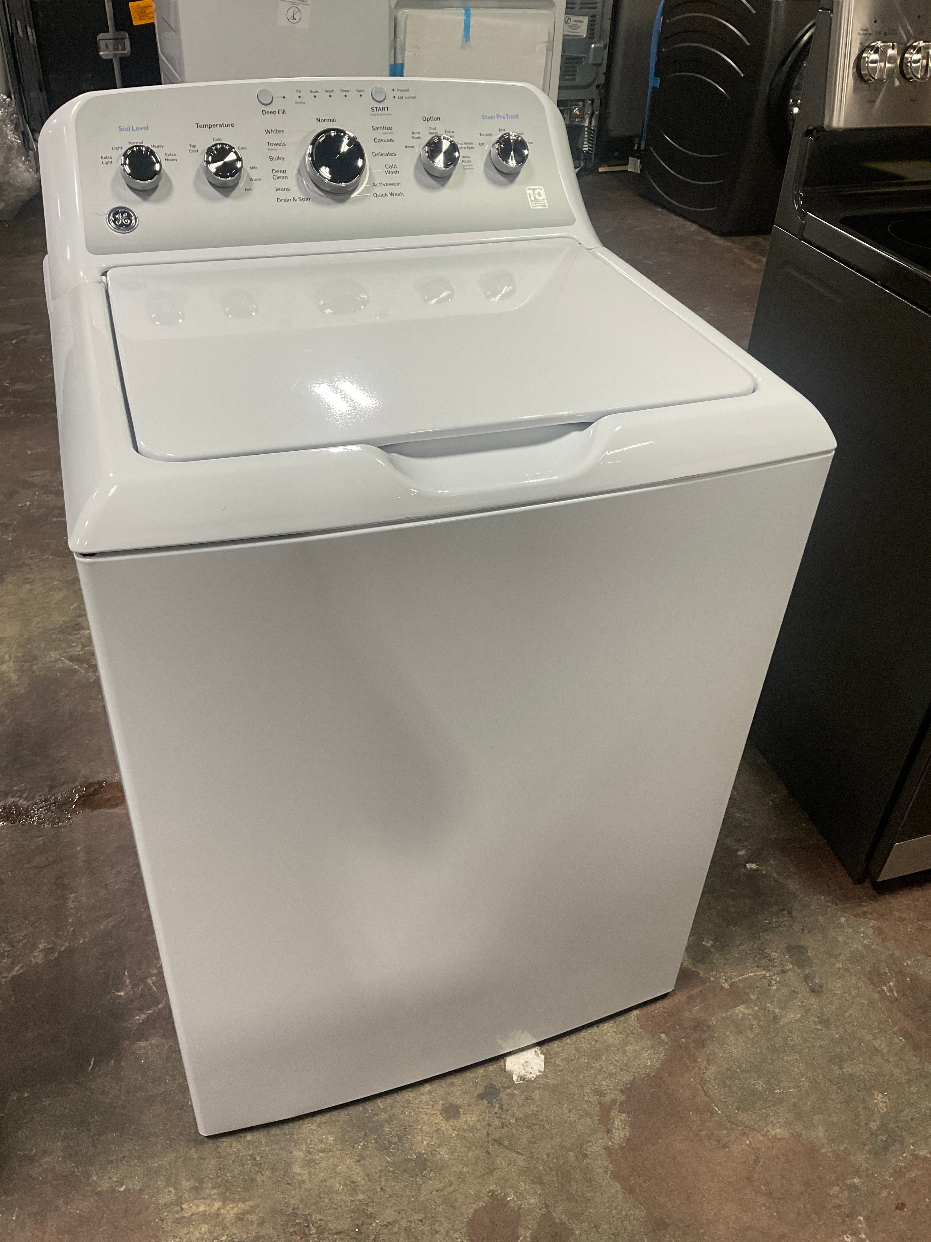 GE GE® ENERGY STAR® 4.6 cu. ft. Capacity Washer with Stainless Steel Basket and Stain PreTreat