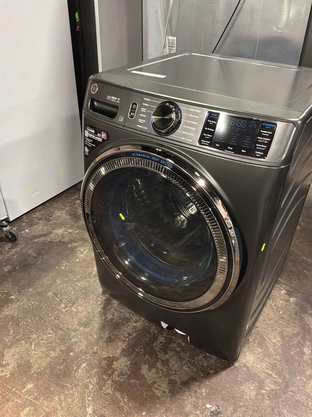 GE® ENERGY STAR® 5.0 cu. ft. Capacity Smart Front Load Steam Washer with SmartDispense™ UltraFresh Vent System with OdorBlock™ and Steam