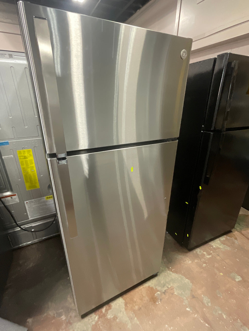 GE GE® ENERGY STAR® 17.5 Cu. Ft. Top-Freezer Refrigerator