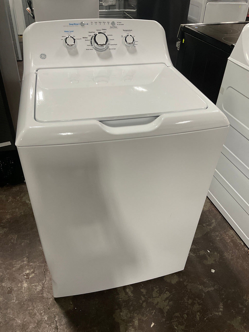 GE GE® 4.0 cu. ft. Capacity Washer with Stainless Steel Basket and Water Level Control