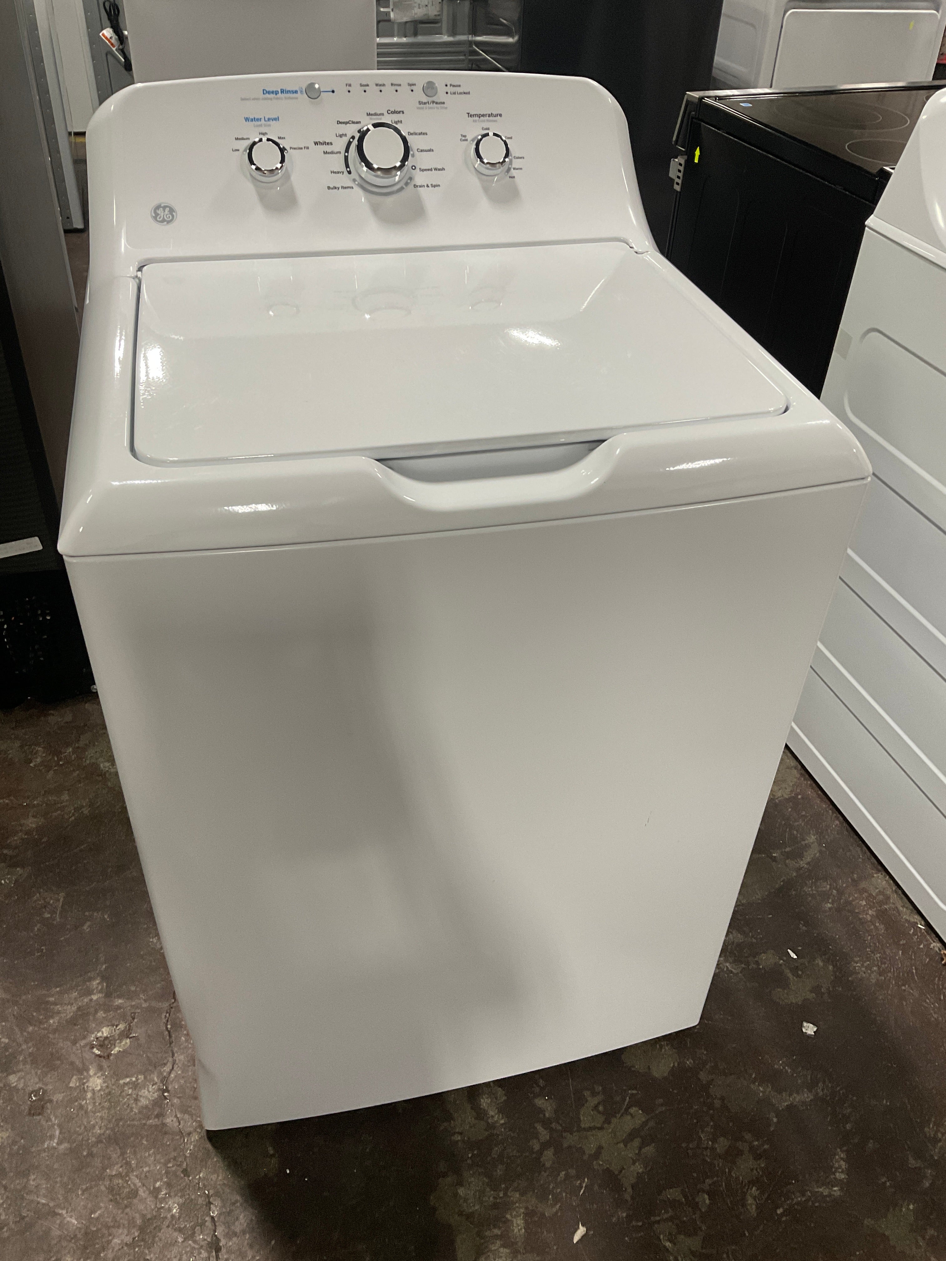 GE GE® 4.0 cu. ft. Capacity Washer with Stainless Steel Basket and Water Level Control