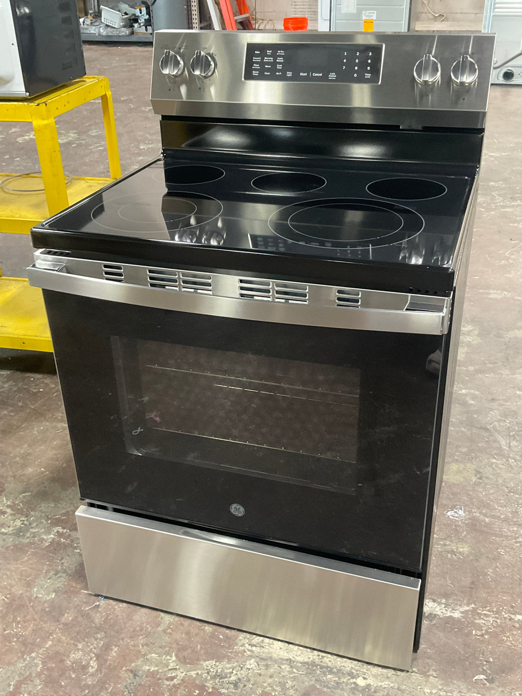 GE® ENERGY STAR® 30" Free-Standing Electric Convection Range with No Preheat Air Fry and EasyWash™ Oven Tray