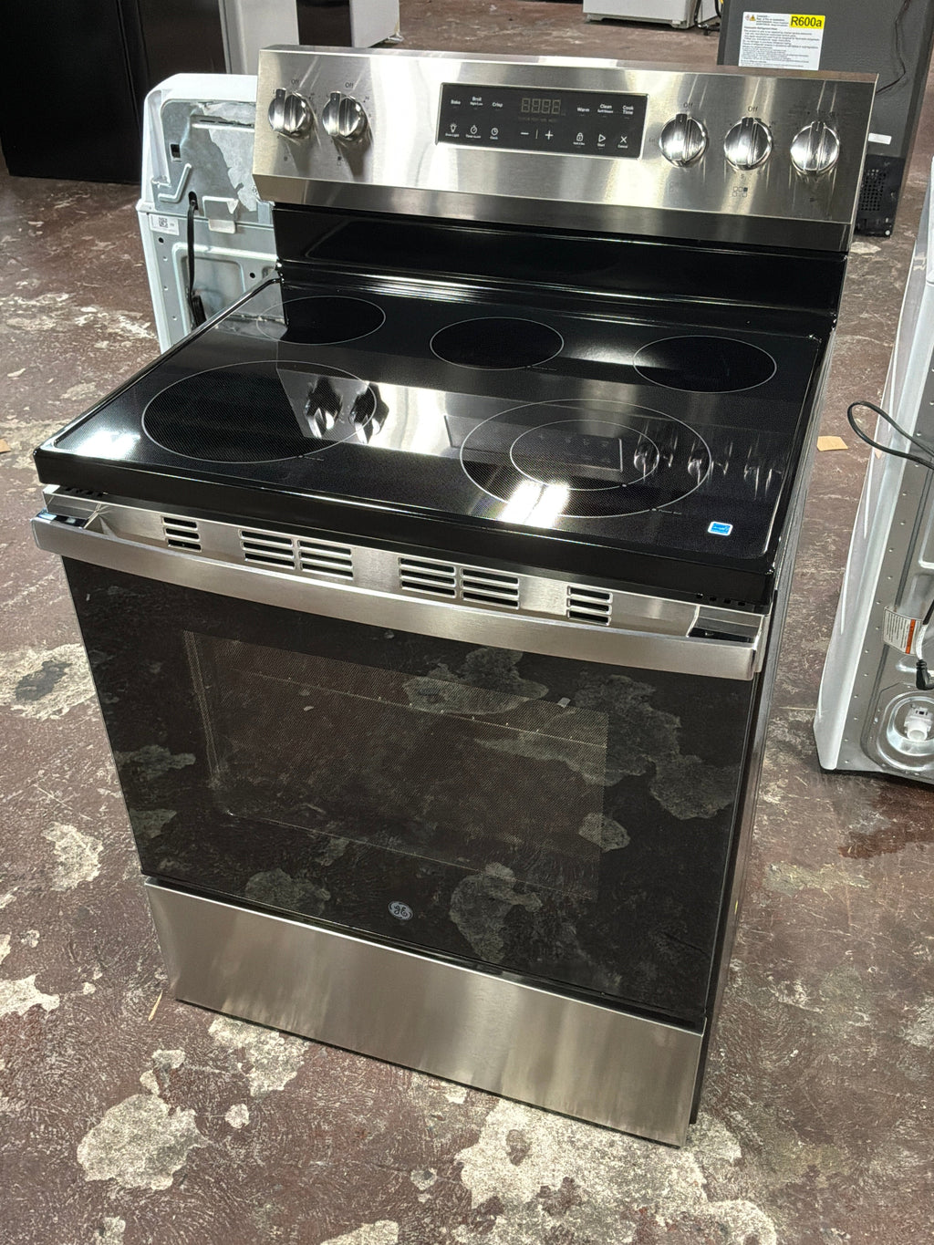GE® ENERGY STAR® 30" Free-Standing Electric Range with Crisp Mode
