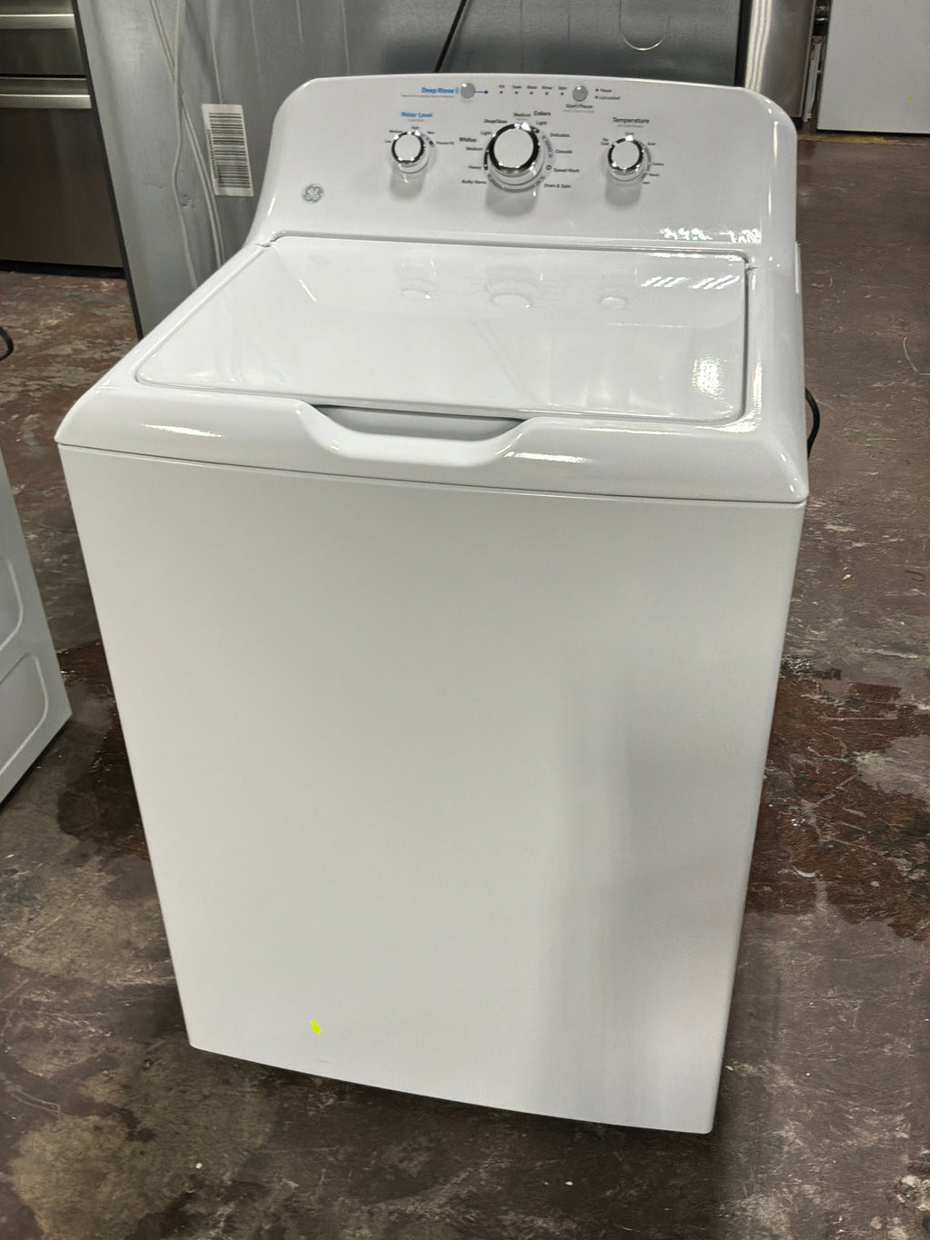 GE GE® 4.0 cu. ft. Capacity Washer with Stainless Steel Basket and Water Level Control