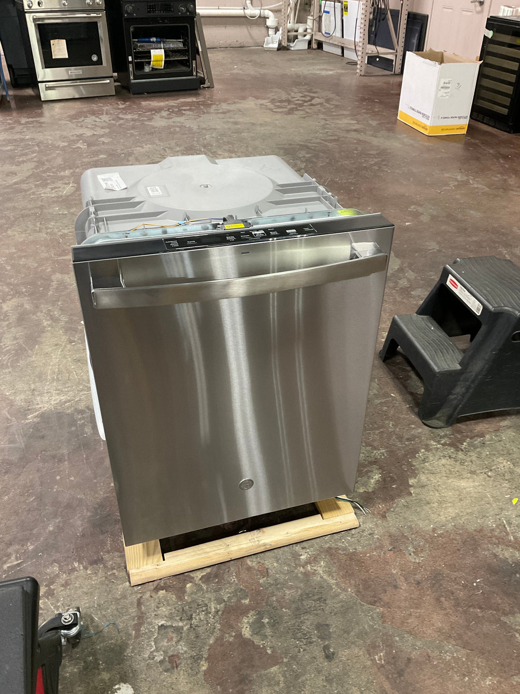 GE ENERGY STAR Top Control with Plastic Interior Dishwasher with Sanitize Cycle & Dry Boost